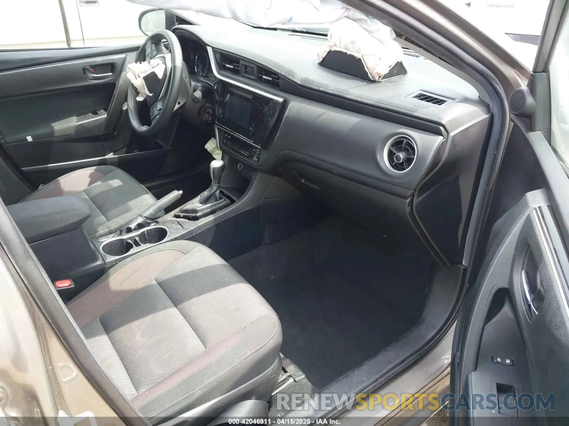 5 Photograph of a damaged car 2T1BURHE2KC127455 TOYOTA COROLLA 2019