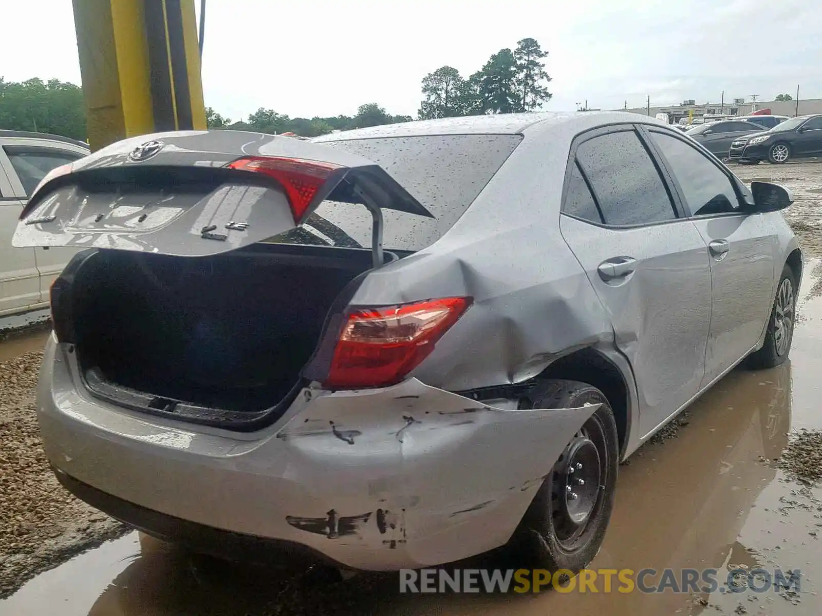 4 Photograph of a damaged car 2T1BURHE2KC140108 TOYOTA COROLLA 2019