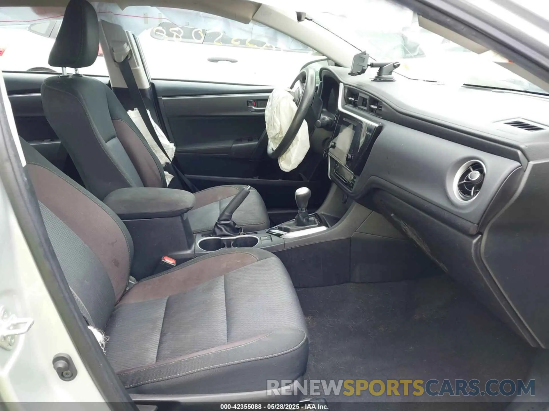 5 Photograph of a damaged car 2T1BURHE2KC146071 TOYOTA COROLLA 2019