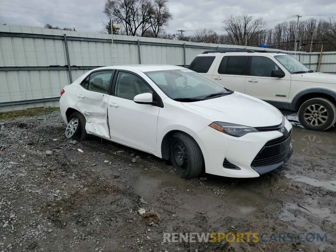 4 Photograph of a damaged car 2T1BURHE2KC147205 TOYOTA COROLLA 2019