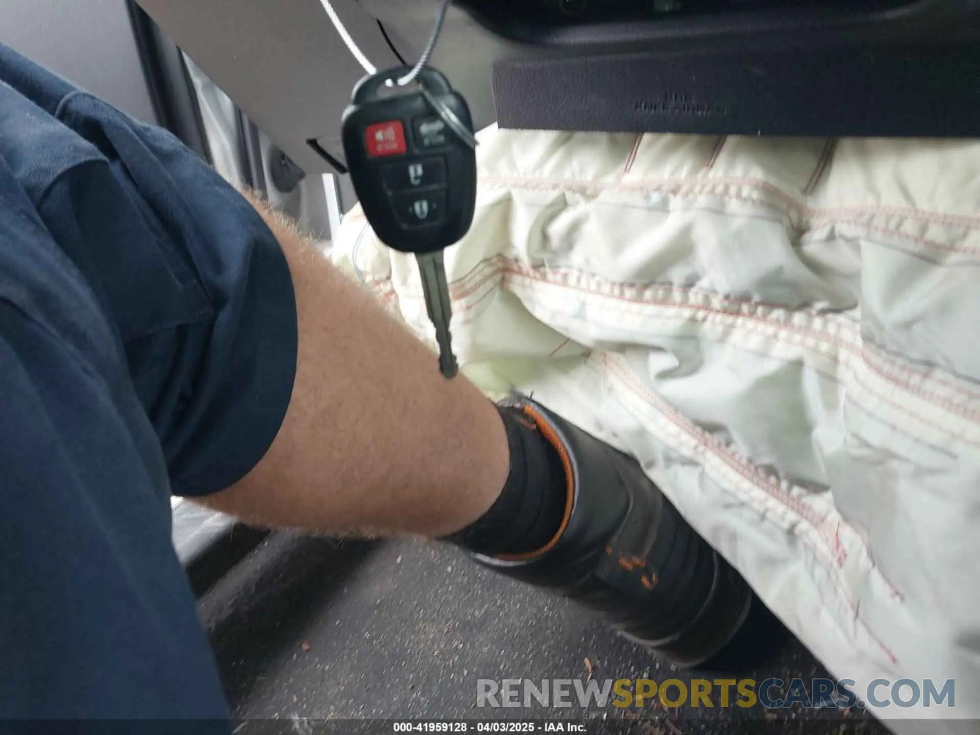 11 Photograph of a damaged car 2T1BURHE2KC153893 TOYOTA COROLLA 2019