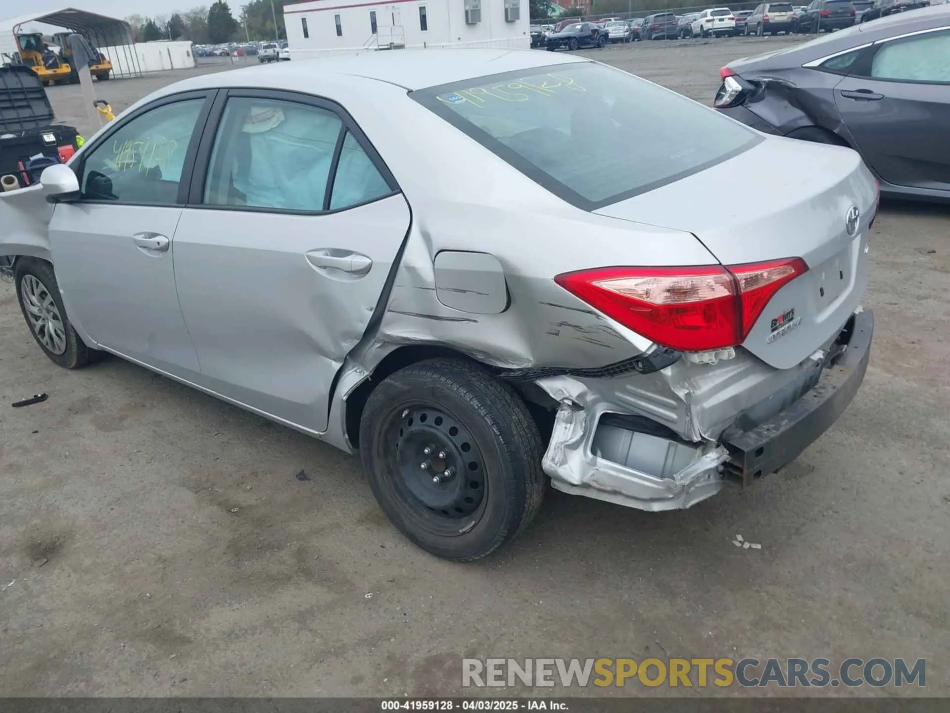3 Photograph of a damaged car 2T1BURHE2KC153893 TOYOTA COROLLA 2019