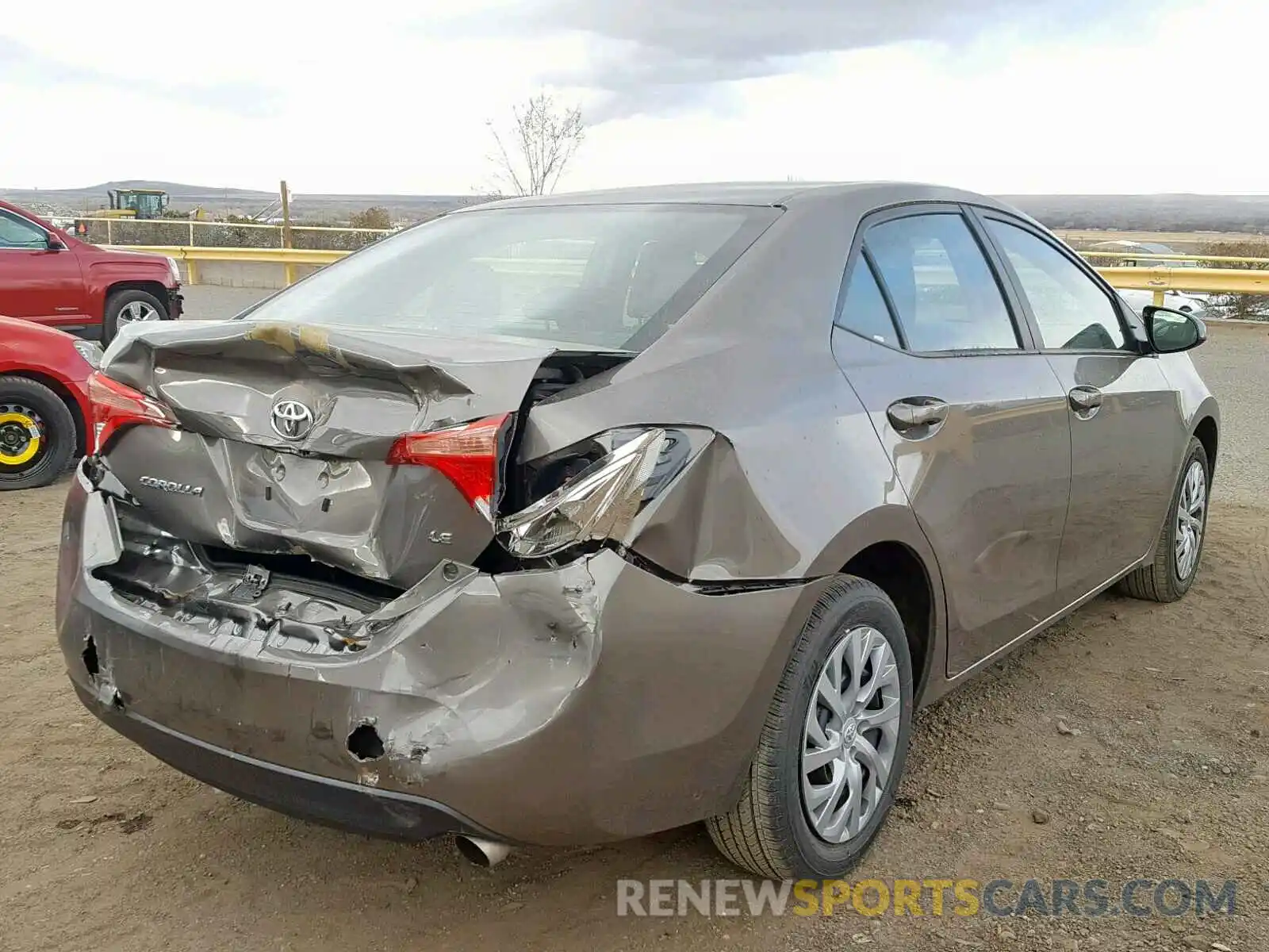 4 Photograph of a damaged car 2T1BURHE2KC164733 TOYOTA COROLLA 2019