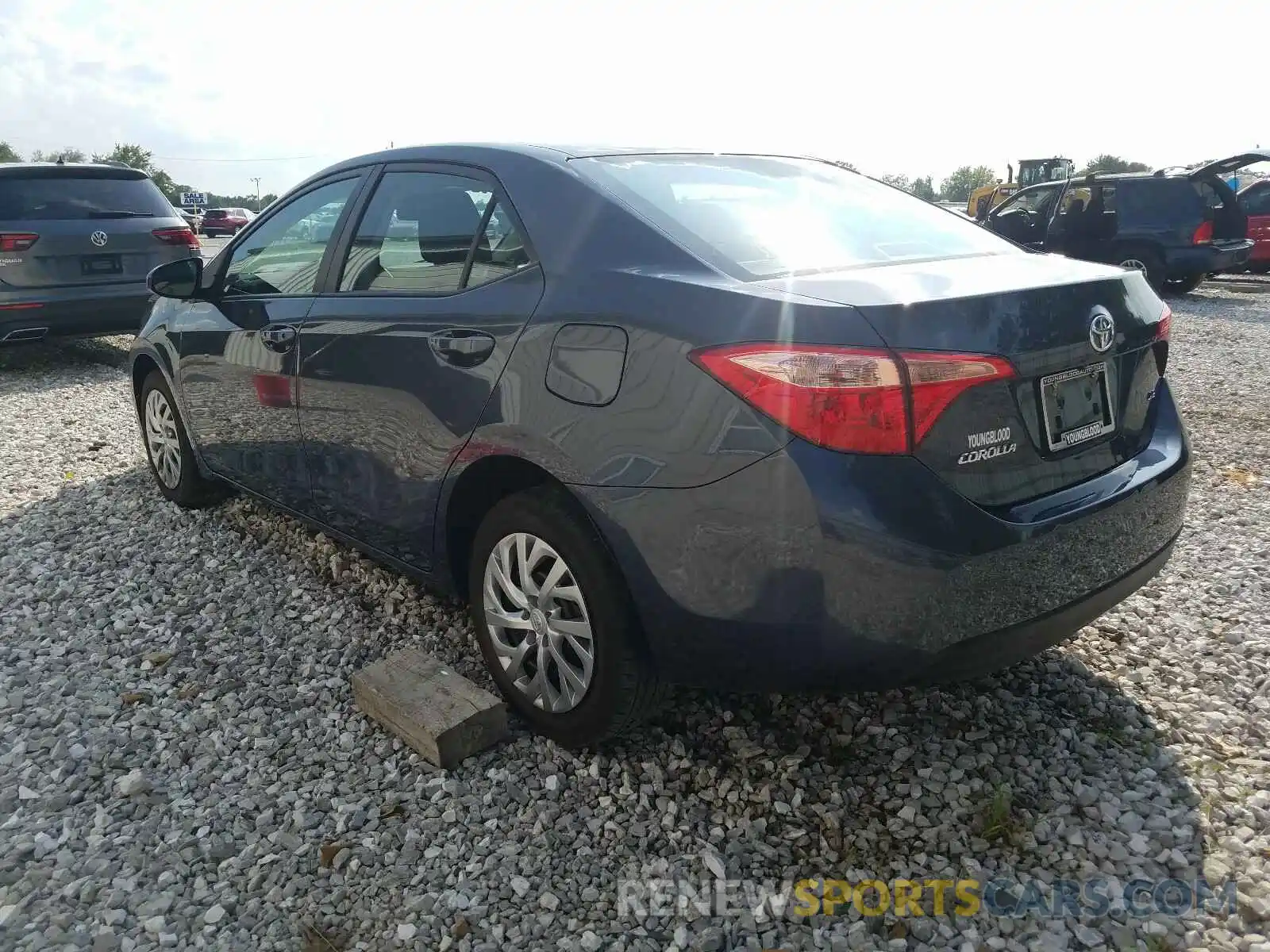 3 Photograph of a damaged car 2T1BURHE2KC164795 TOYOTA COROLLA 2019