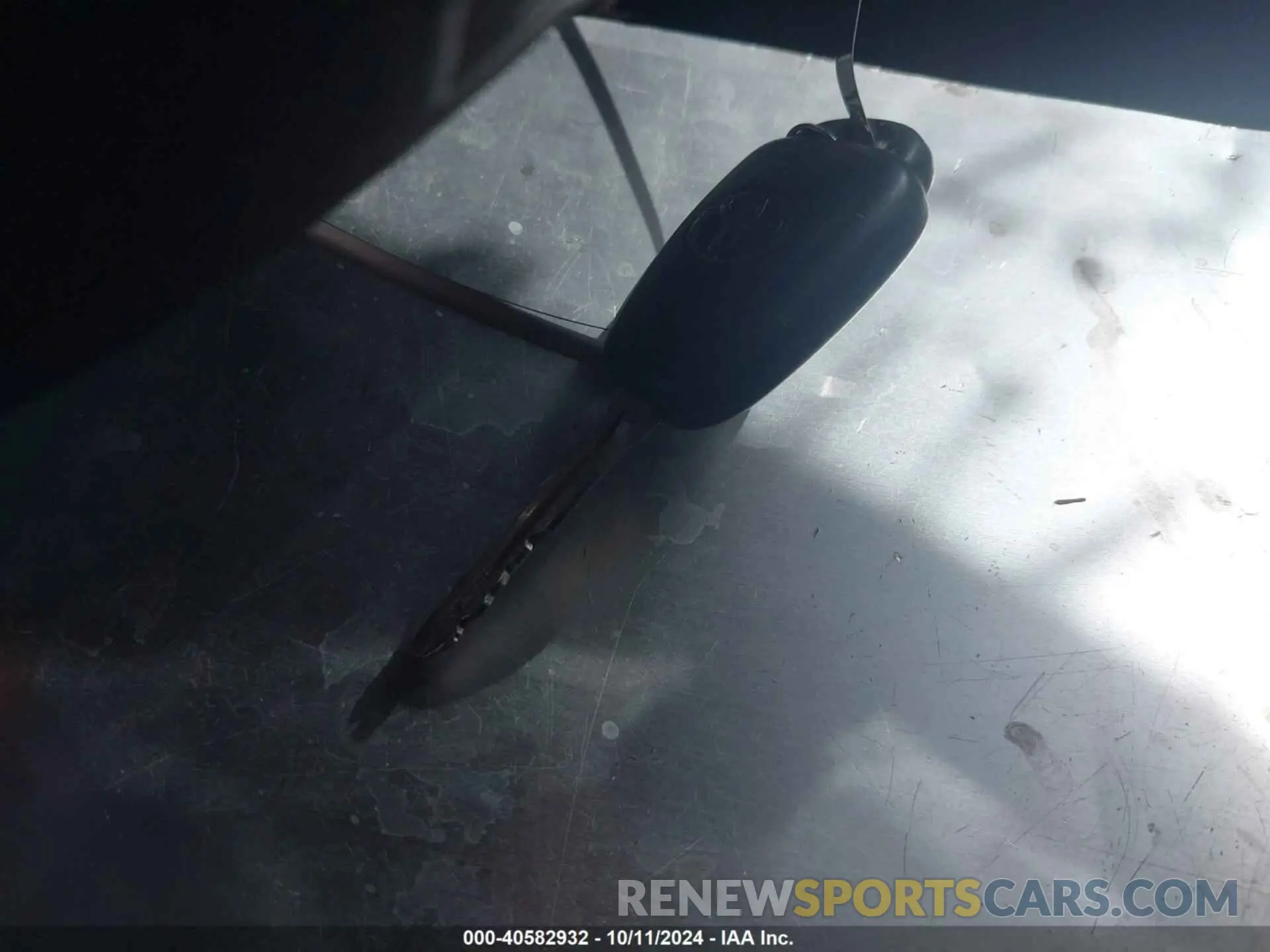 11 Photograph of a damaged car 2T1BURHE2KC165610 TOYOTA COROLLA 2019