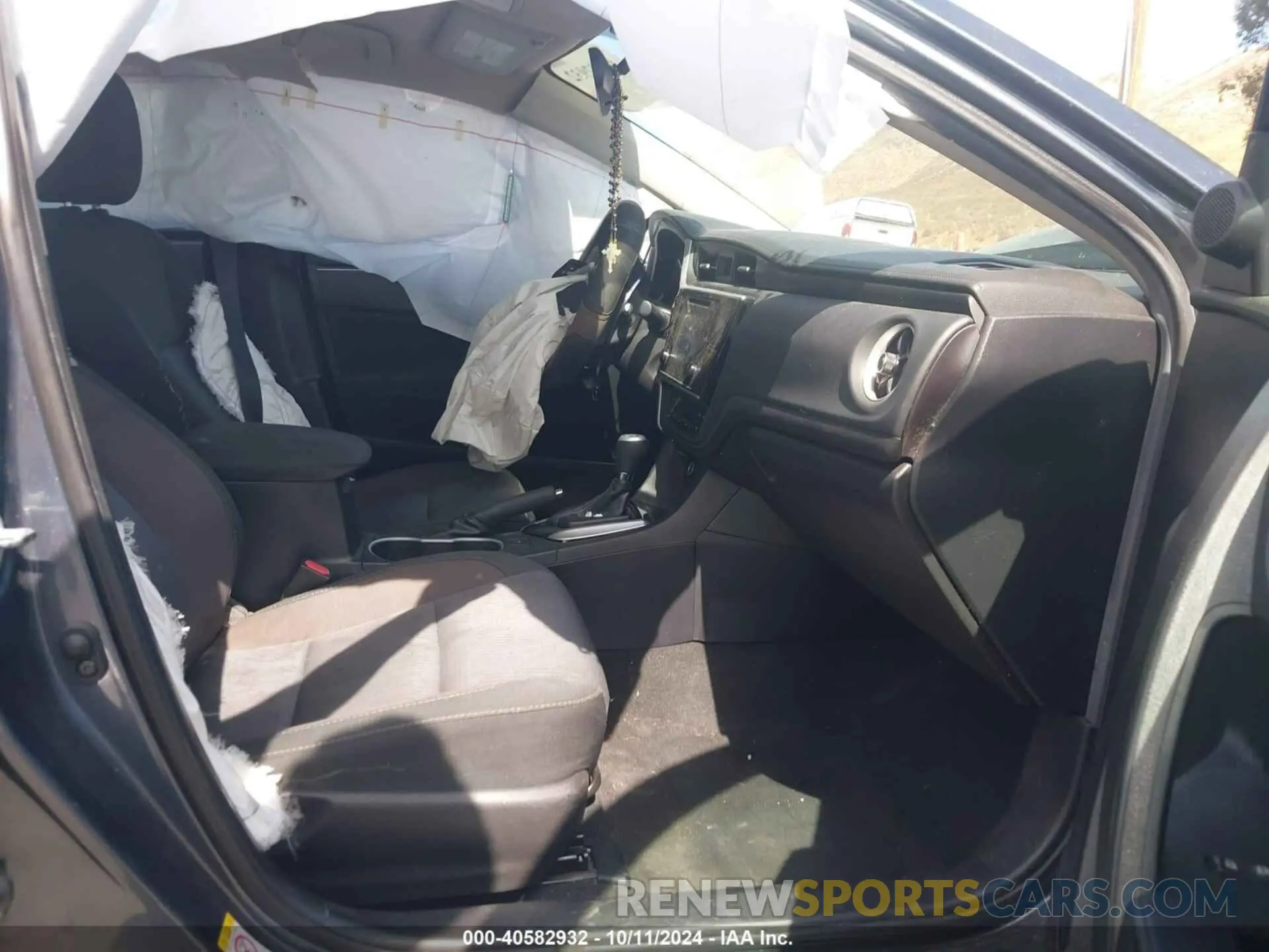 5 Photograph of a damaged car 2T1BURHE2KC165610 TOYOTA COROLLA 2019