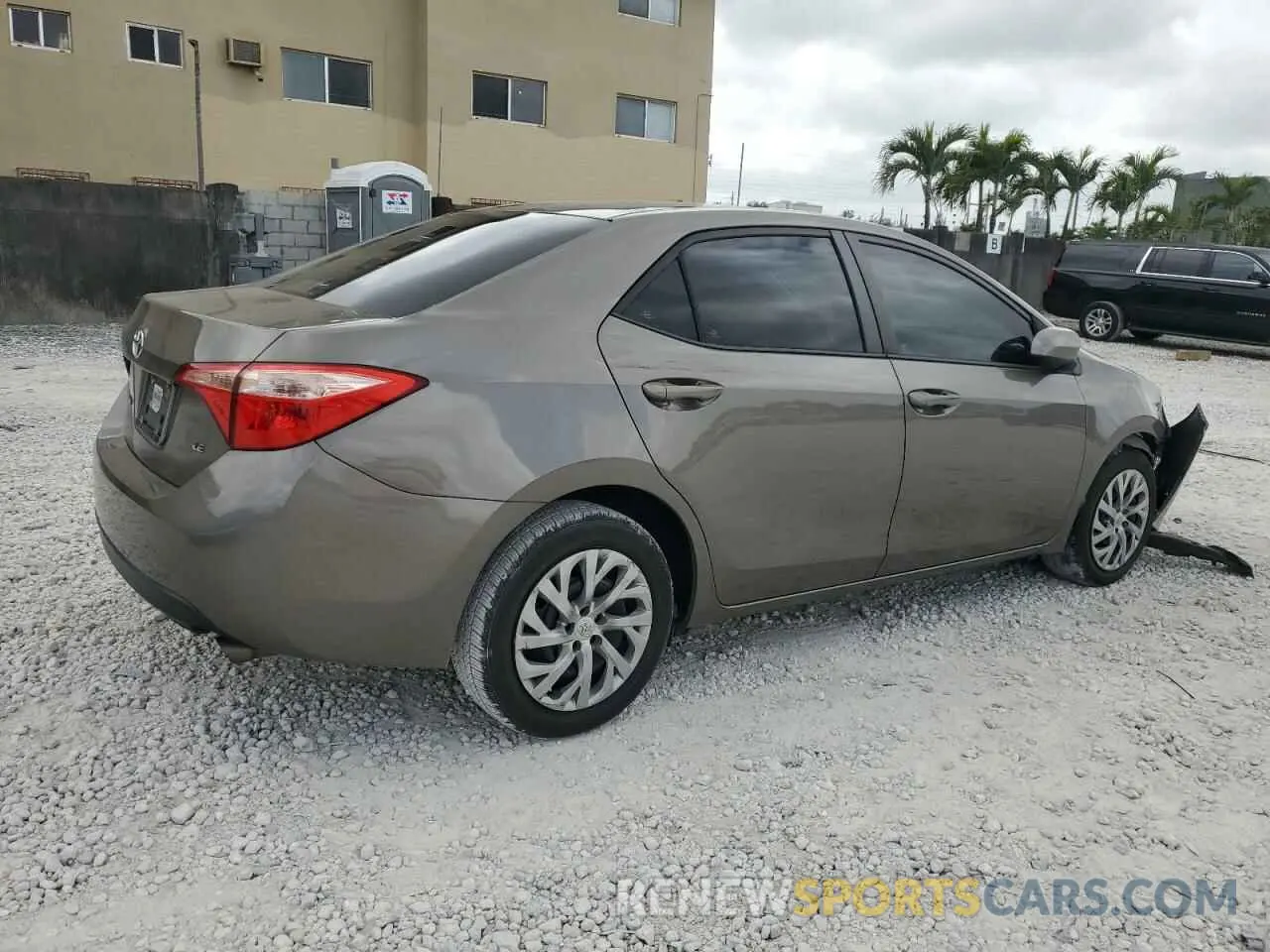 3 Photograph of a damaged car 2T1BURHE2KC180642 TOYOTA COROLLA 2019