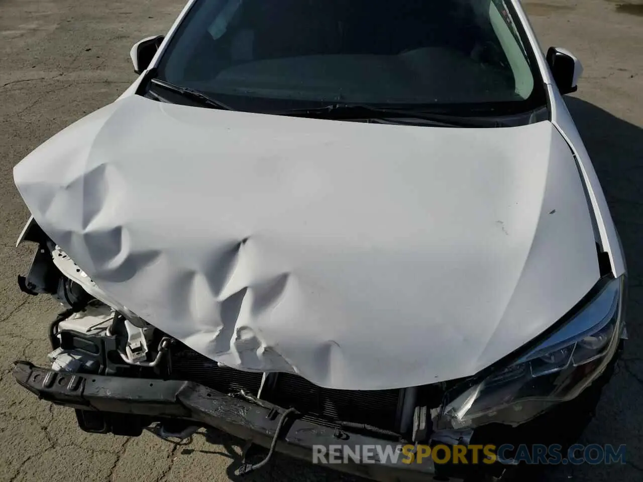 11 Photograph of a damaged car 2T1BURHE2KC193195 TOYOTA COROLLA 2019