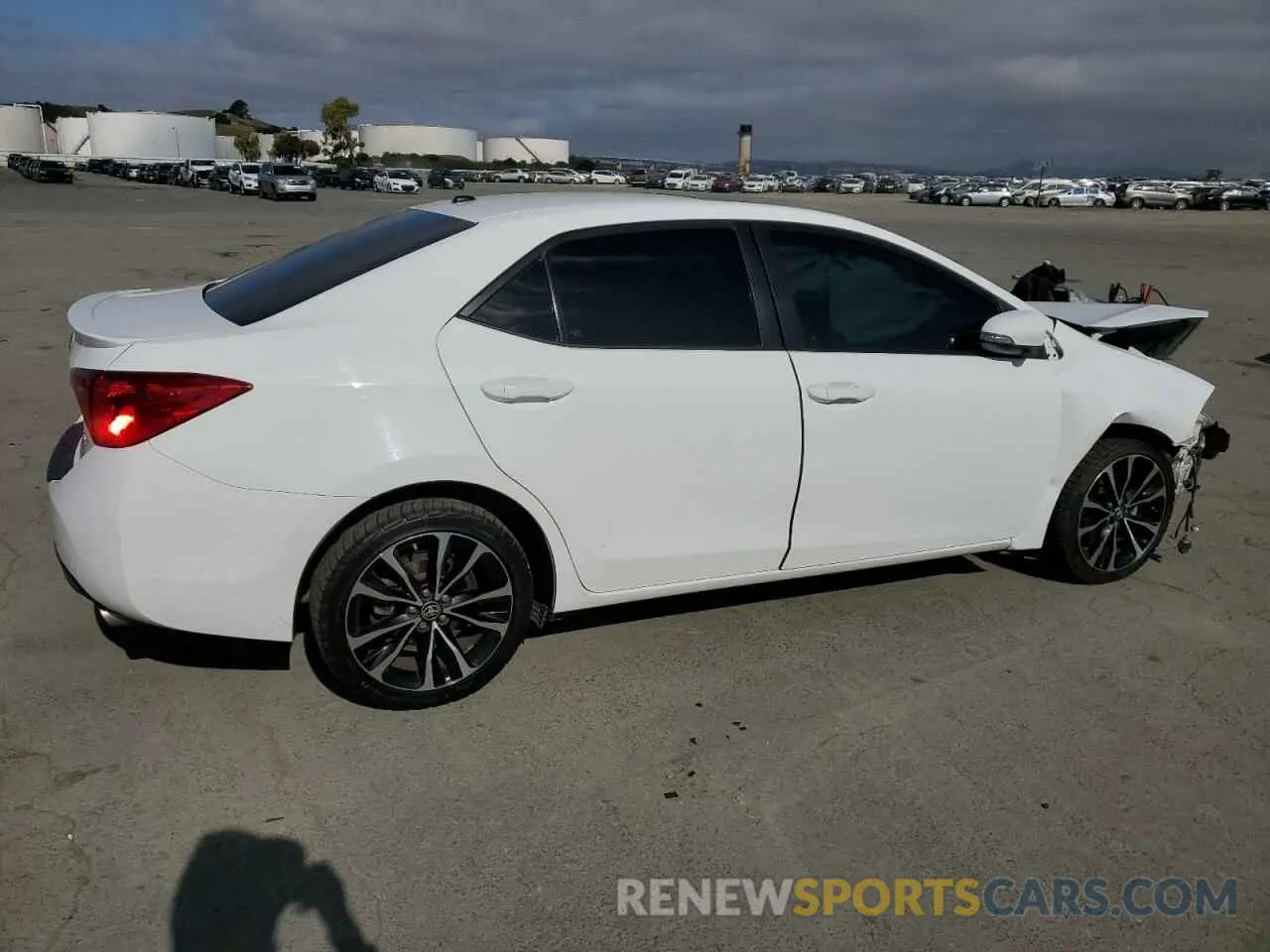3 Photograph of a damaged car 2T1BURHE2KC193195 TOYOTA COROLLA 2019