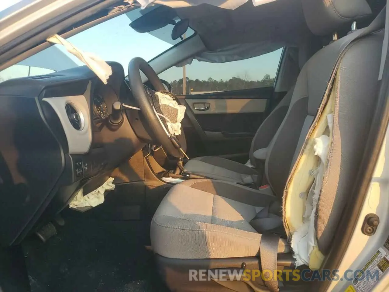 7 Photograph of a damaged car 2T1BURHE2KC203935 TOYOTA COROLLA 2019