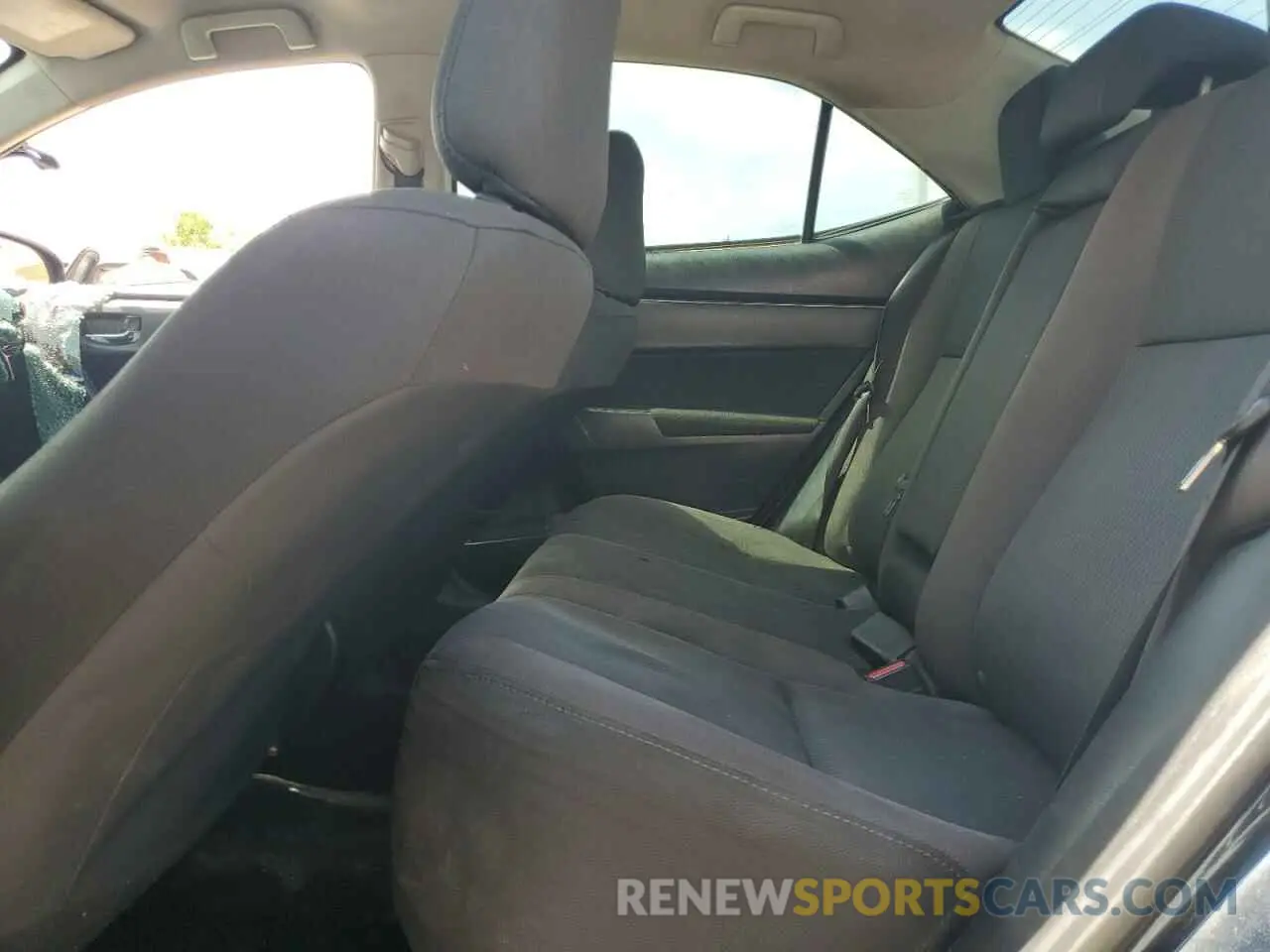 10 Photograph of a damaged car 2T1BURHE2KC207080 TOYOTA COROLLA 2019