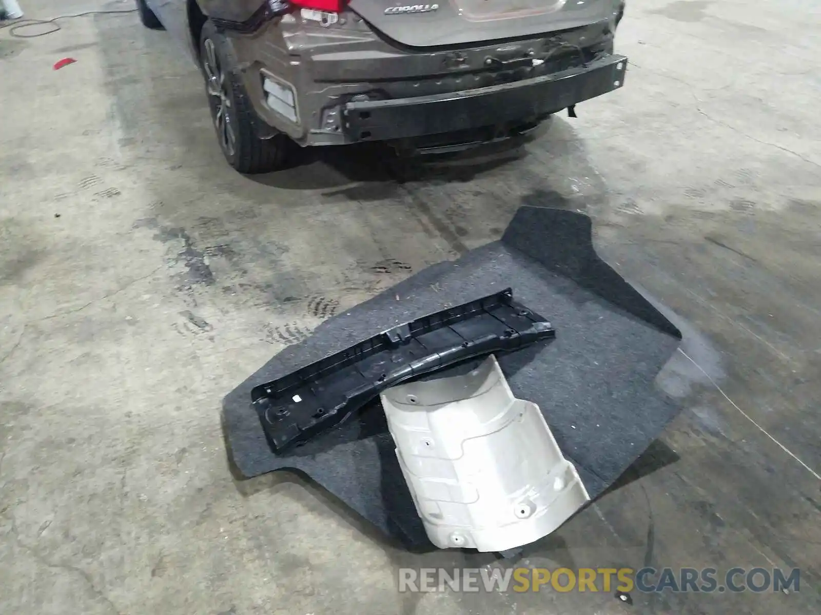 9 Photograph of a damaged car 2T1BURHE2KC210898 TOYOTA COROLLA 2019