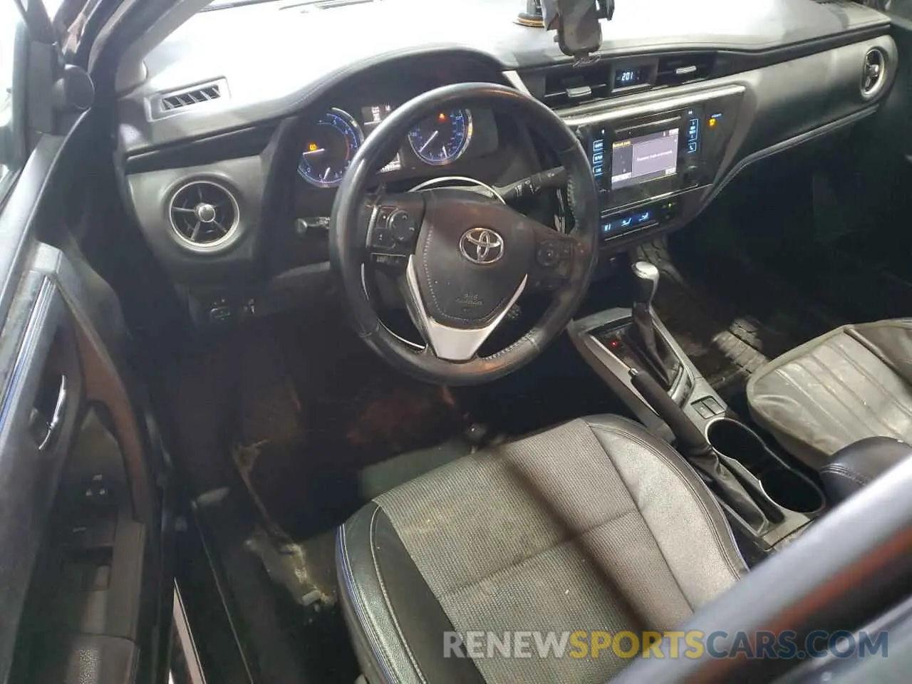 8 Photograph of a damaged car 2T1BURHE2KC215308 TOYOTA COROLLA 2019