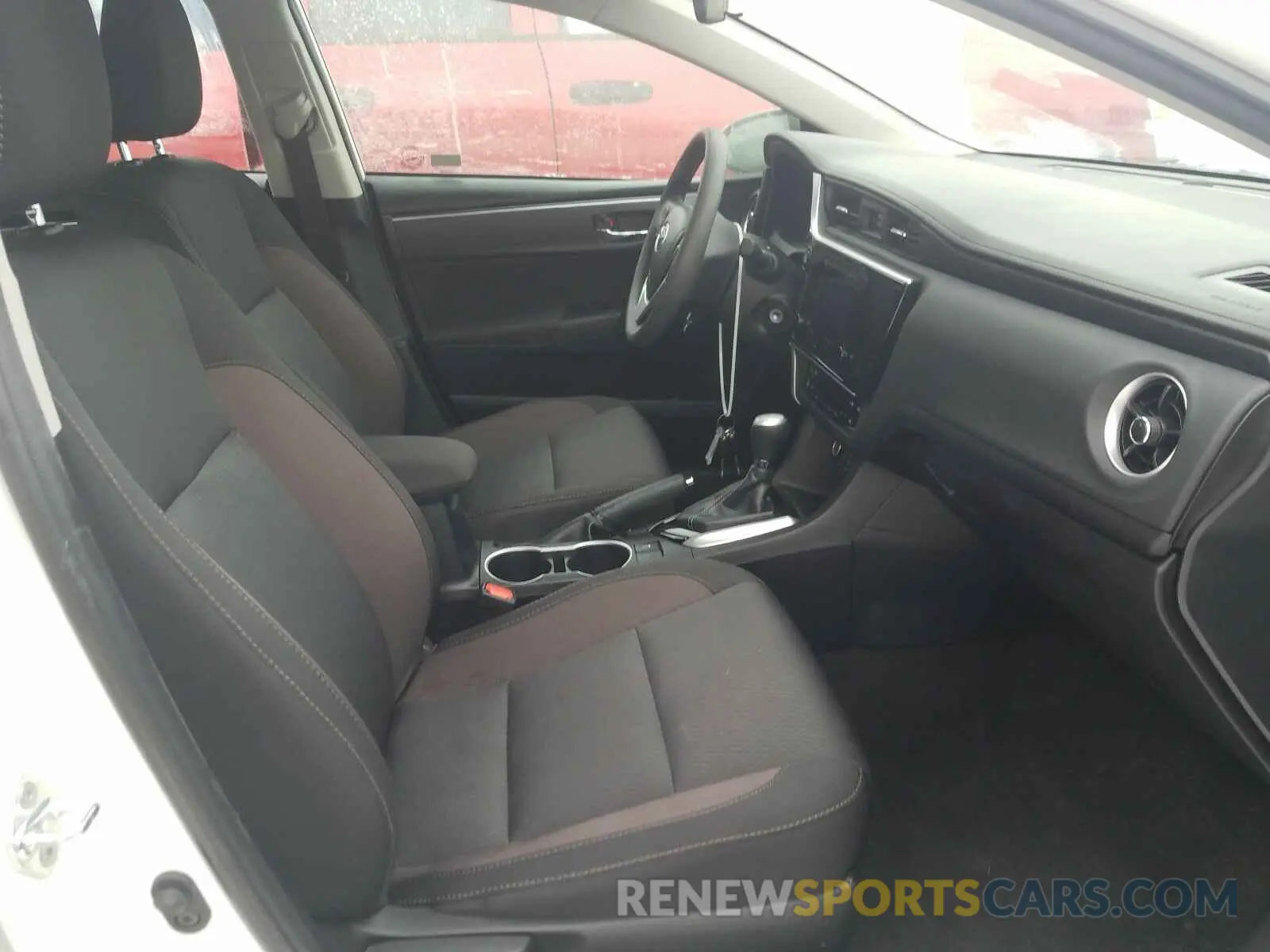 5 Photograph of a damaged car 2T1BURHE2KC227197 TOYOTA COROLLA 2019