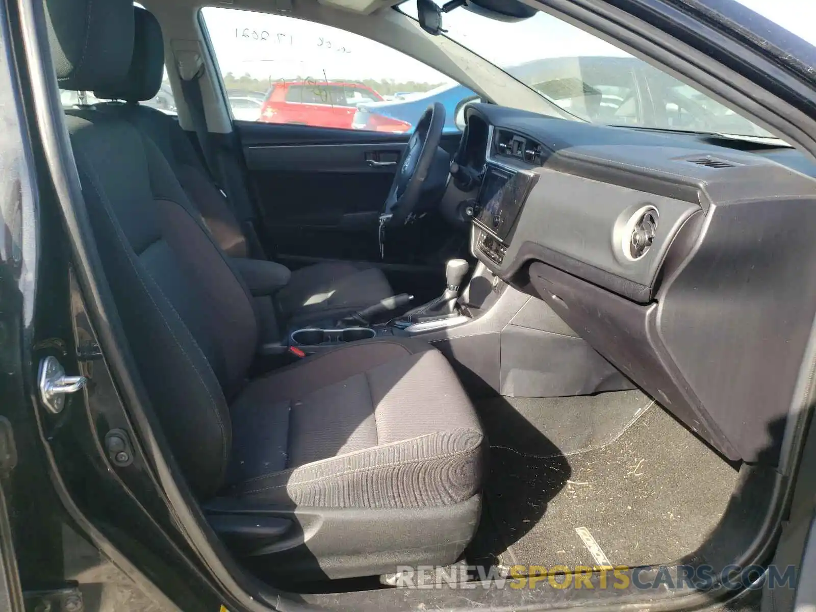 5 Photograph of a damaged car 2T1BURHE2KC235073 TOYOTA COROLLA 2019