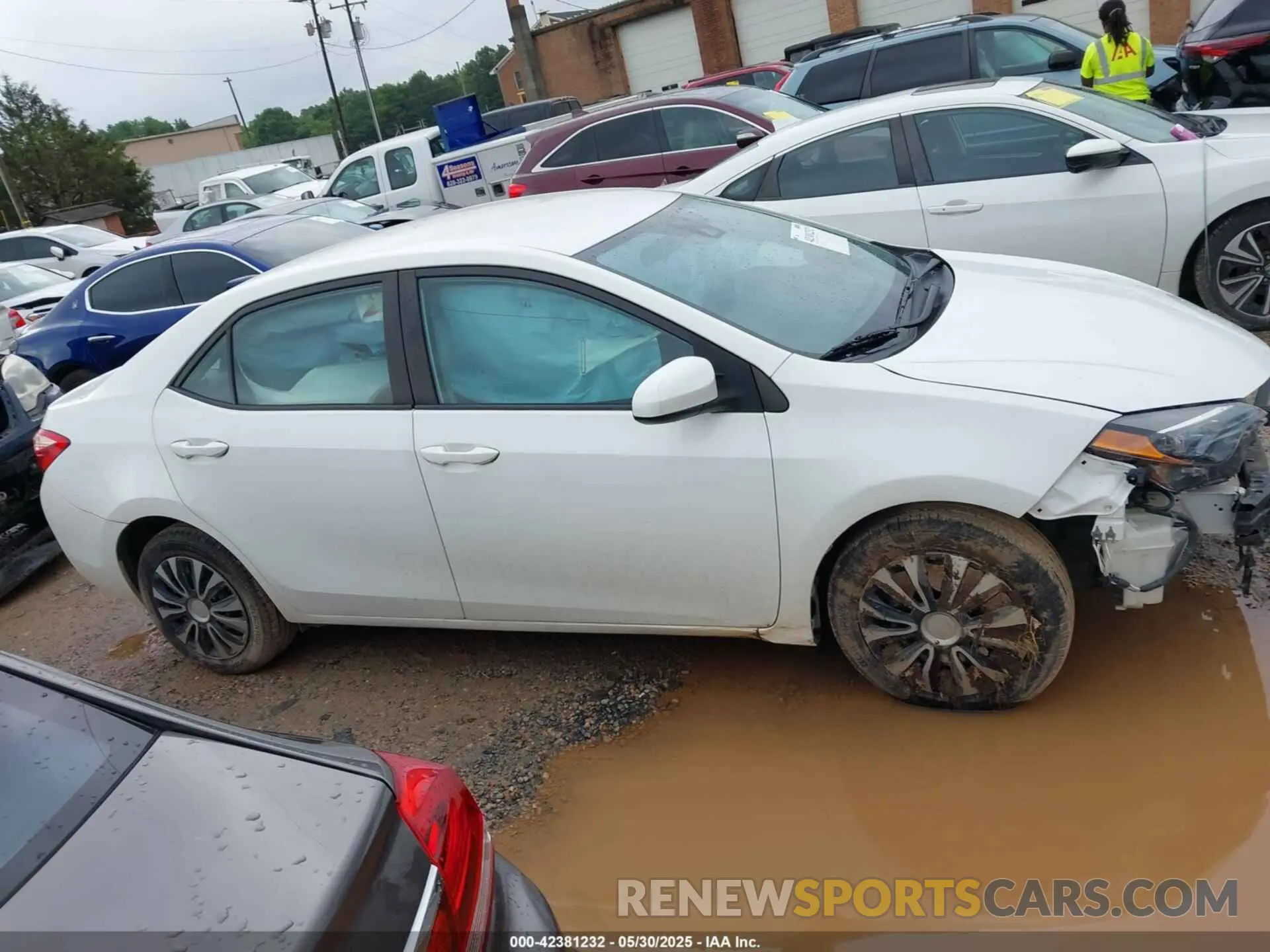 14 Photograph of a damaged car 2T1BURHE2KC240967 TOYOTA COROLLA 2019