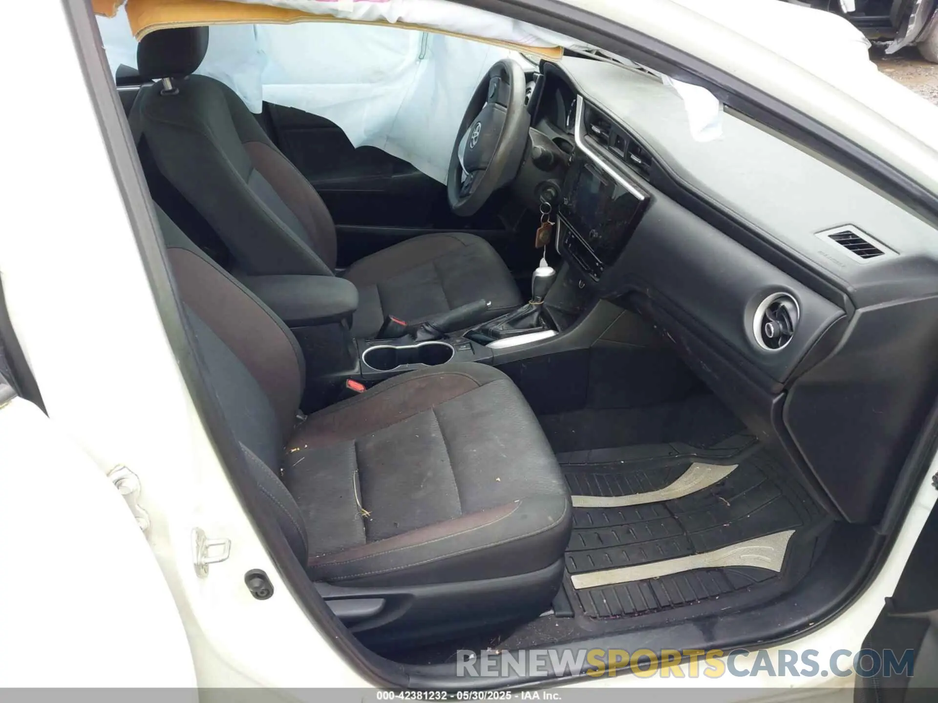 5 Photograph of a damaged car 2T1BURHE2KC240967 TOYOTA COROLLA 2019