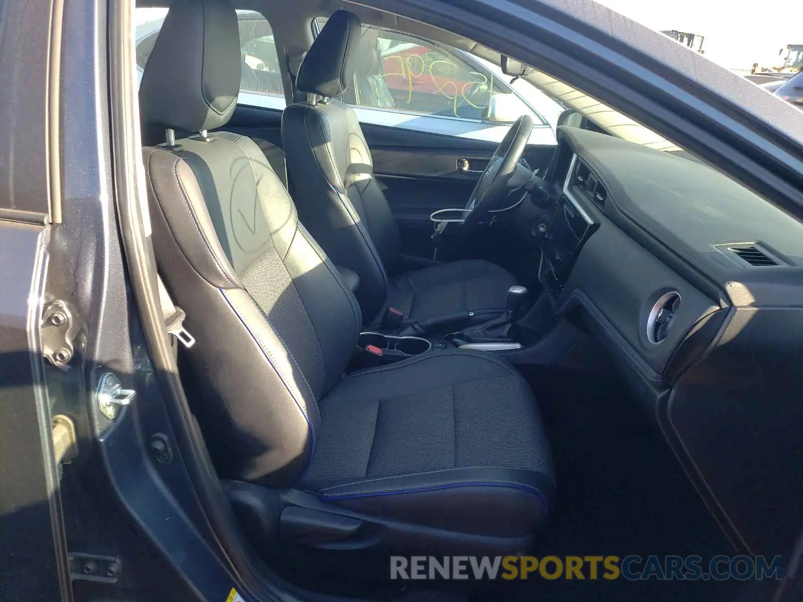 5 Photograph of a damaged car 2T1BURHE2KC241133 TOYOTA COROLLA 2019