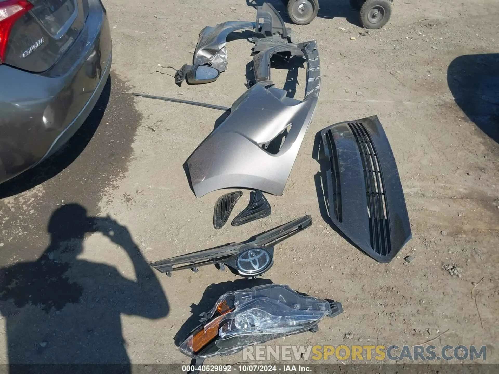18 Photograph of a damaged car 2T1BURHE2KC241858 TOYOTA COROLLA 2019