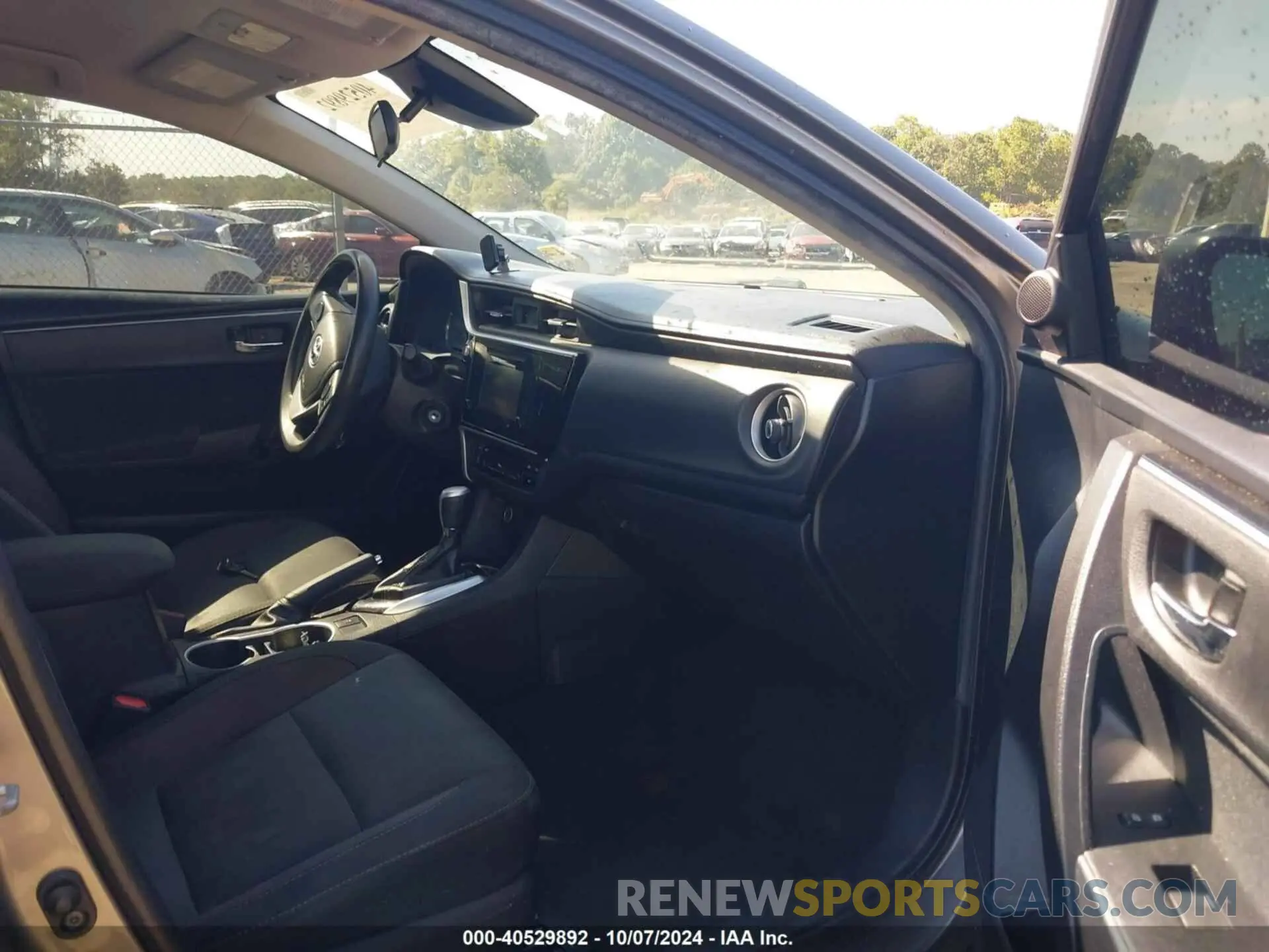 5 Photograph of a damaged car 2T1BURHE2KC241858 TOYOTA COROLLA 2019