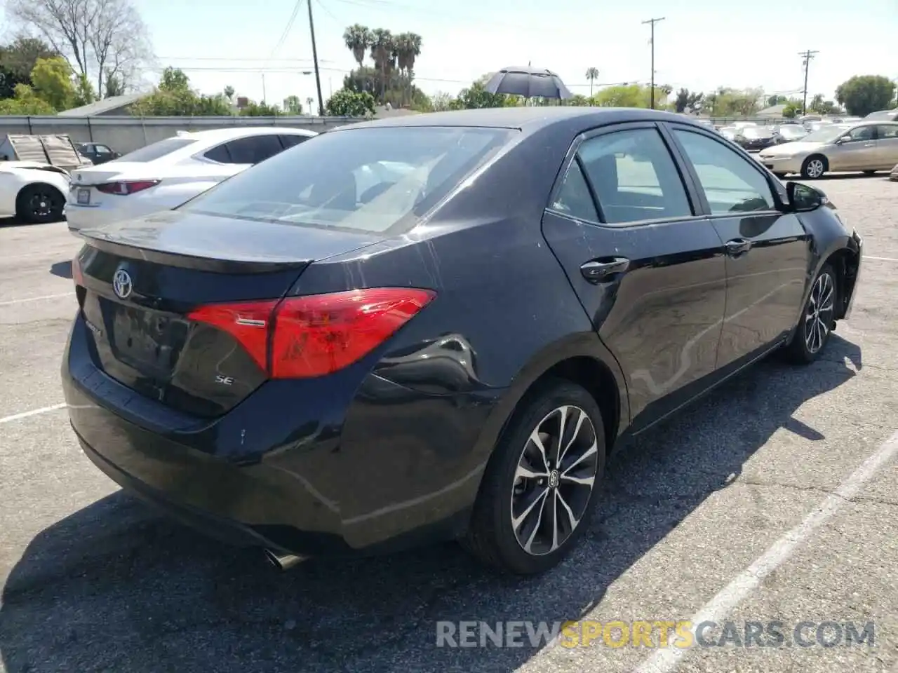 4 Photograph of a damaged car 2T1BURHE3KC137895 TOYOTA COROLLA 2019