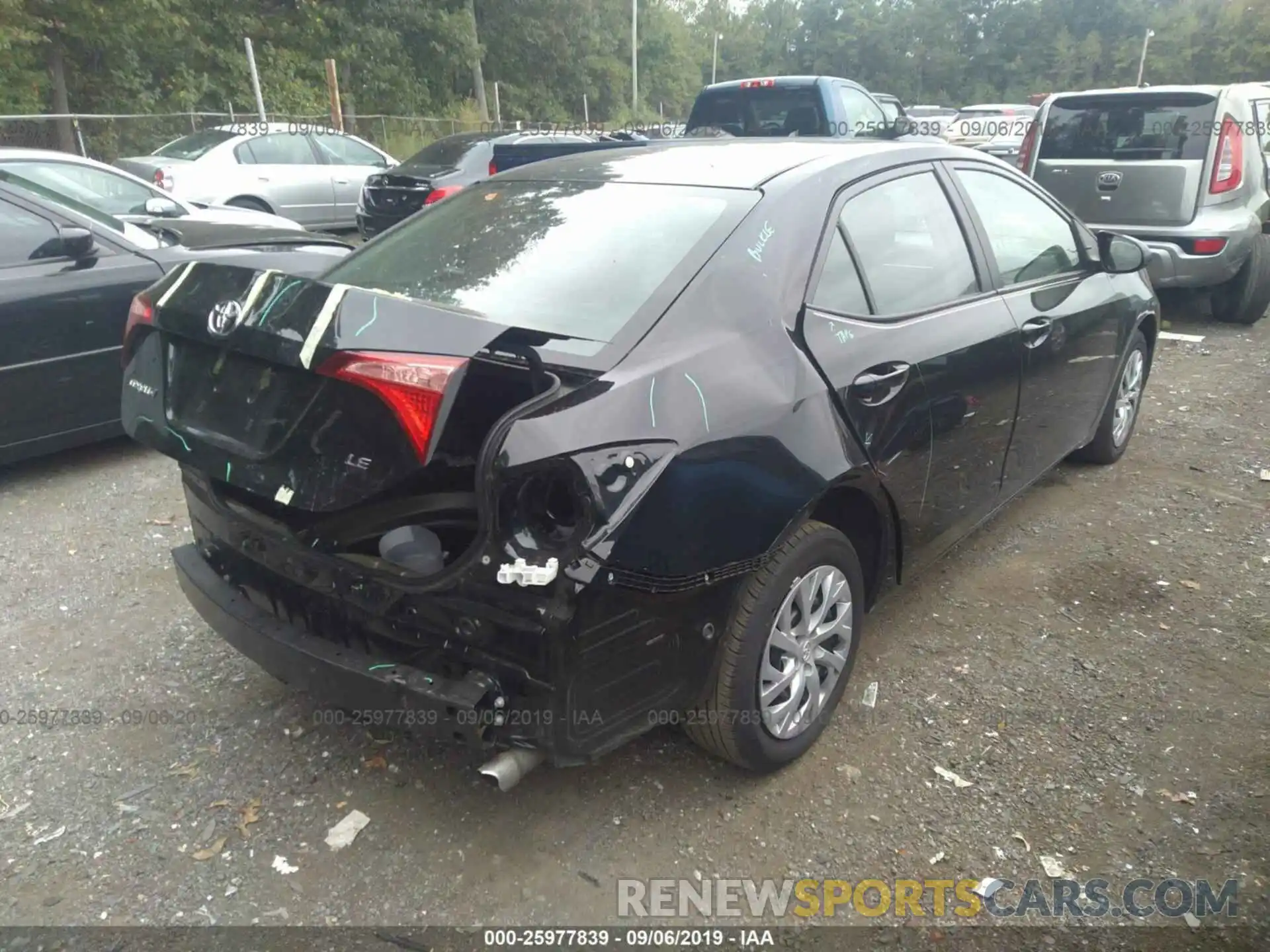 4 Photograph of a damaged car 2T1BURHE3KC142496 TOYOTA COROLLA 2019