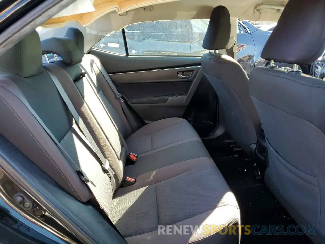 10 Photograph of a damaged car 2T1BURHE3KC150243 TOYOTA COROLLA 2019
