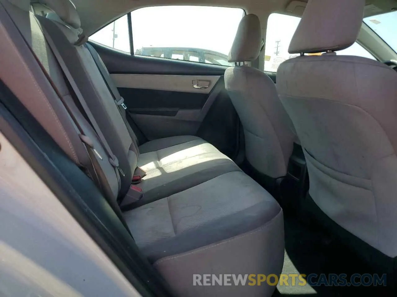 10 Photograph of a damaged car 2T1BURHE3KC153689 TOYOTA COROLLA 2019