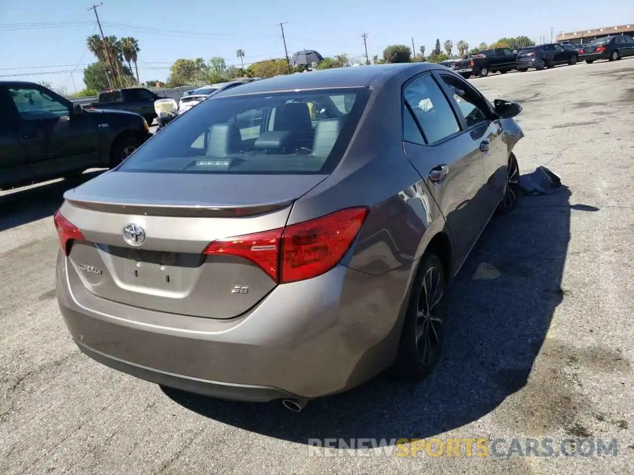 4 Photograph of a damaged car 2T1BURHE3KC154180 TOYOTA COROLLA 2019