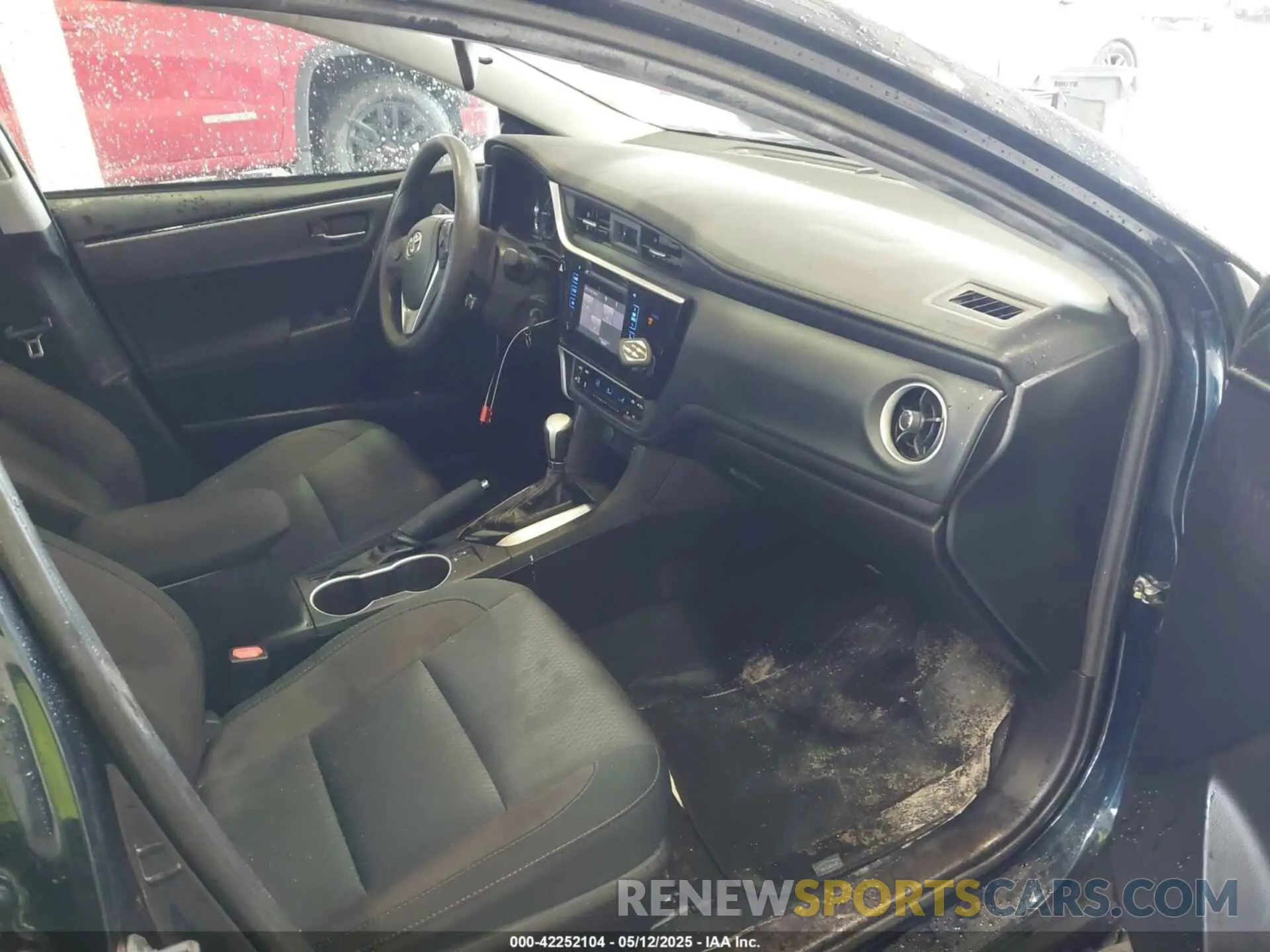 5 Photograph of a damaged car 2T1BURHE3KC161159 TOYOTA COROLLA 2019
