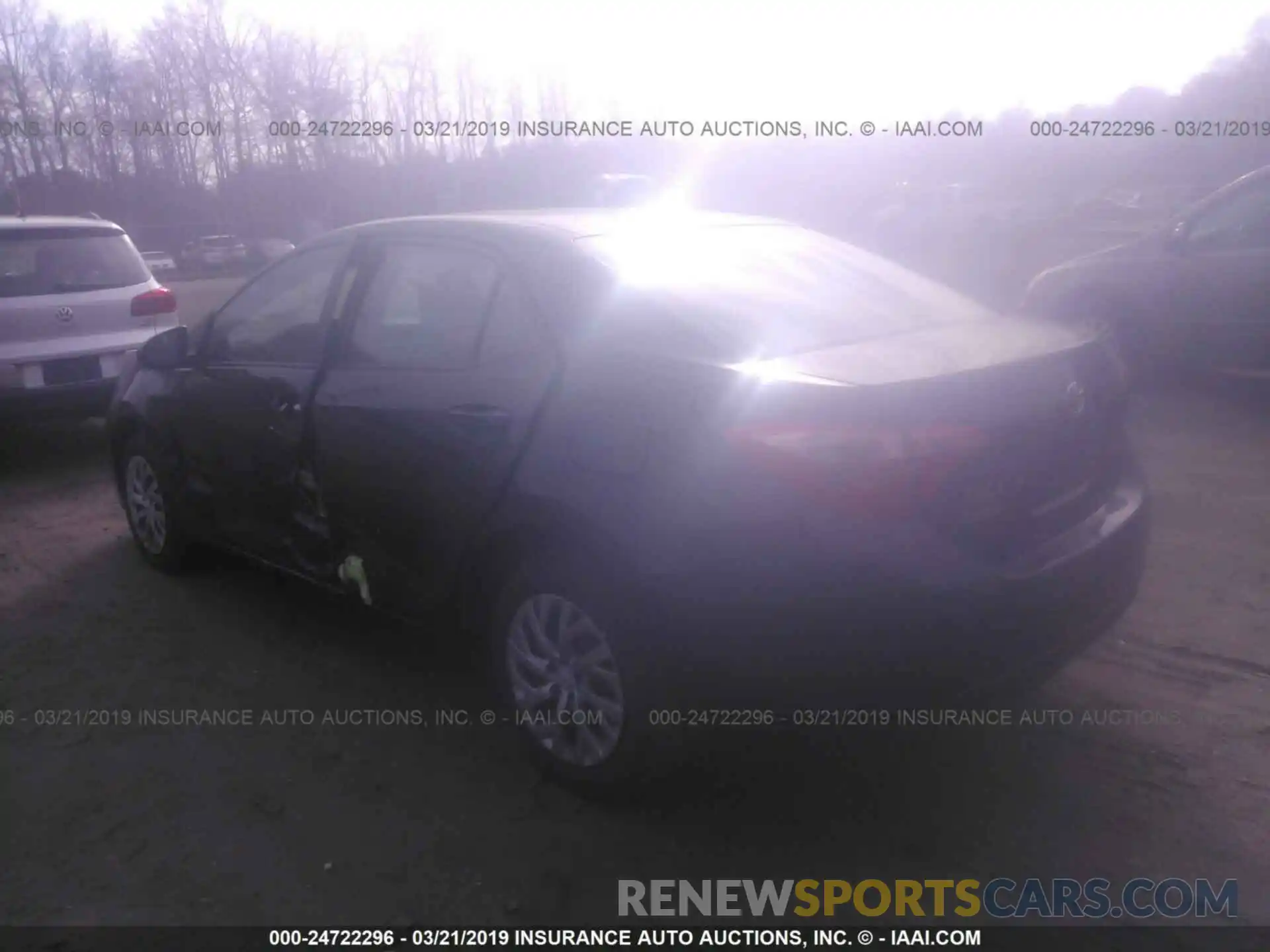 3 Photograph of a damaged car 2T1BURHE3KC168211 TOYOTA COROLLA 2019