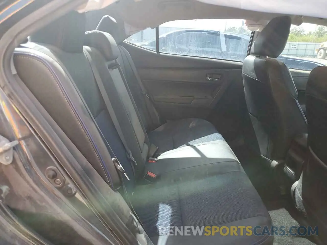 10 Photograph of a damaged car 2T1BURHE3KC168385 TOYOTA COROLLA 2019