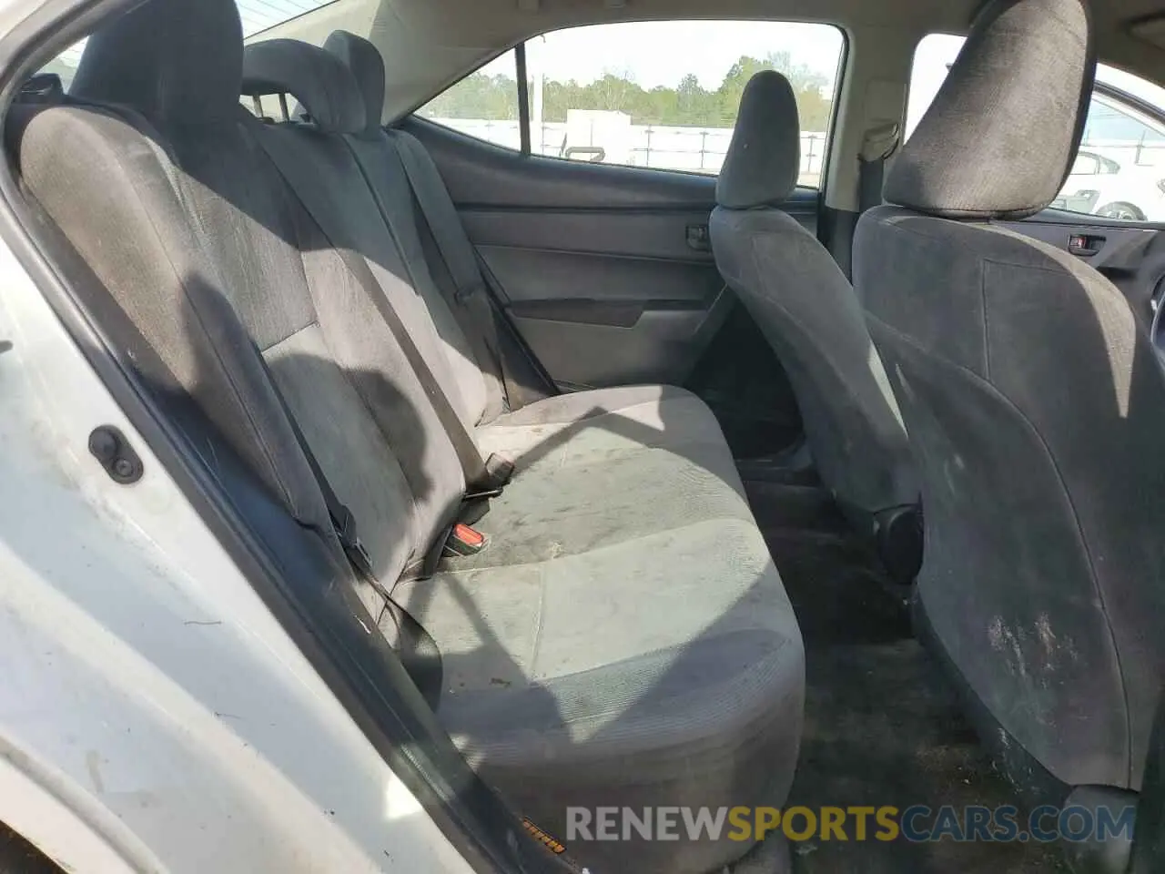10 Photograph of a damaged car 2T1BURHE3KC173523 TOYOTA COROLLA 2019