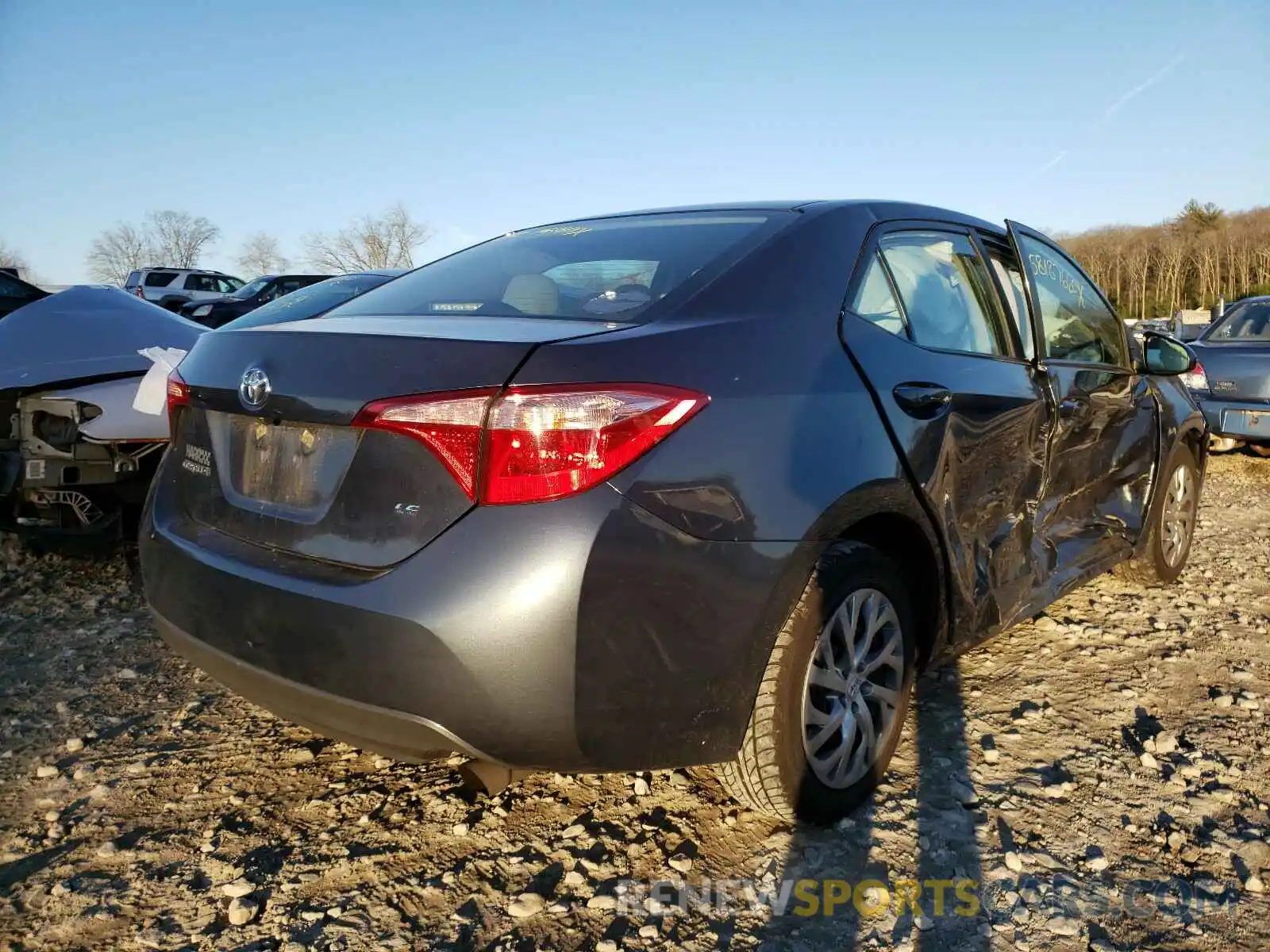 4 Photograph of a damaged car 2T1BURHE3KC195263 TOYOTA COROLLA 2019