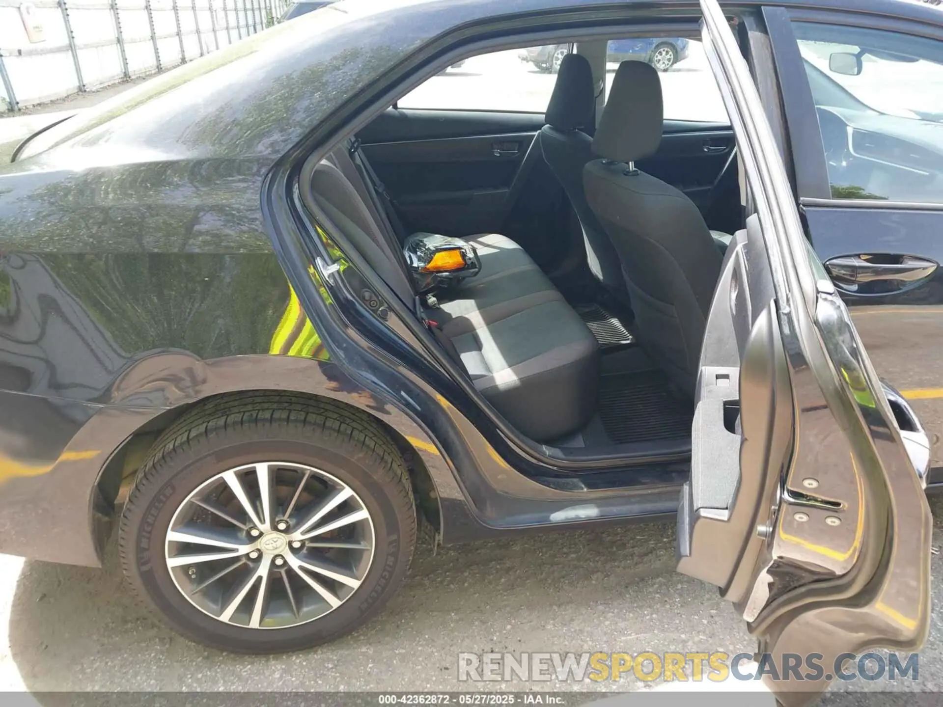 8 Photograph of a damaged car 2T1BURHE3KC199300 TOYOTA COROLLA 2019
