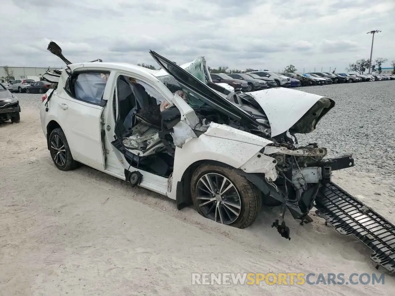 4 Photograph of a damaged car 2T1BURHE3KC199958 TOYOTA COROLLA 2019