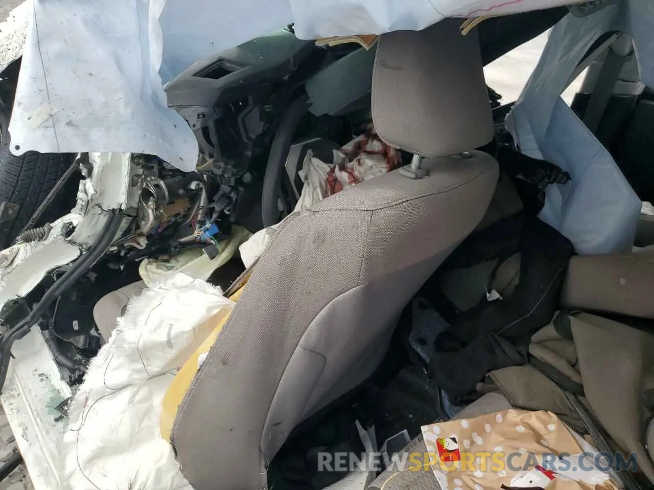 8 Photograph of a damaged car 2T1BURHE3KC199958 TOYOTA COROLLA 2019