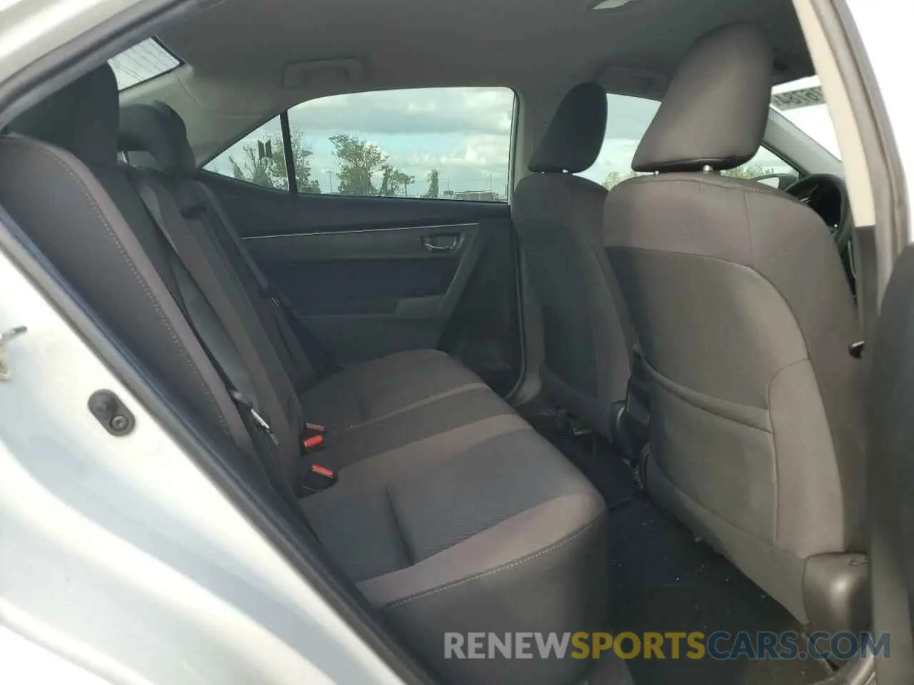 10 Photograph of a damaged car 2T1BURHE3KC207816 TOYOTA COROLLA 2019