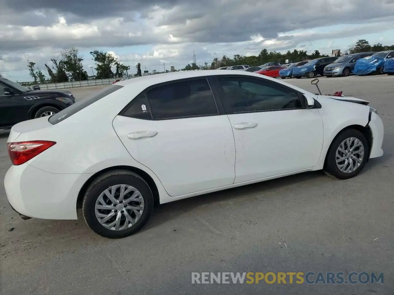 3 Photograph of a damaged car 2T1BURHE3KC207816 TOYOTA COROLLA 2019