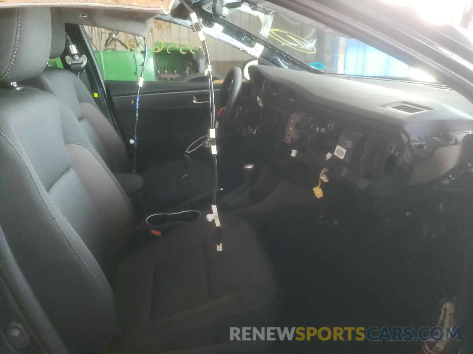 5 Photograph of a damaged car 2T1BURHE3KC214040 TOYOTA COROLLA 2019