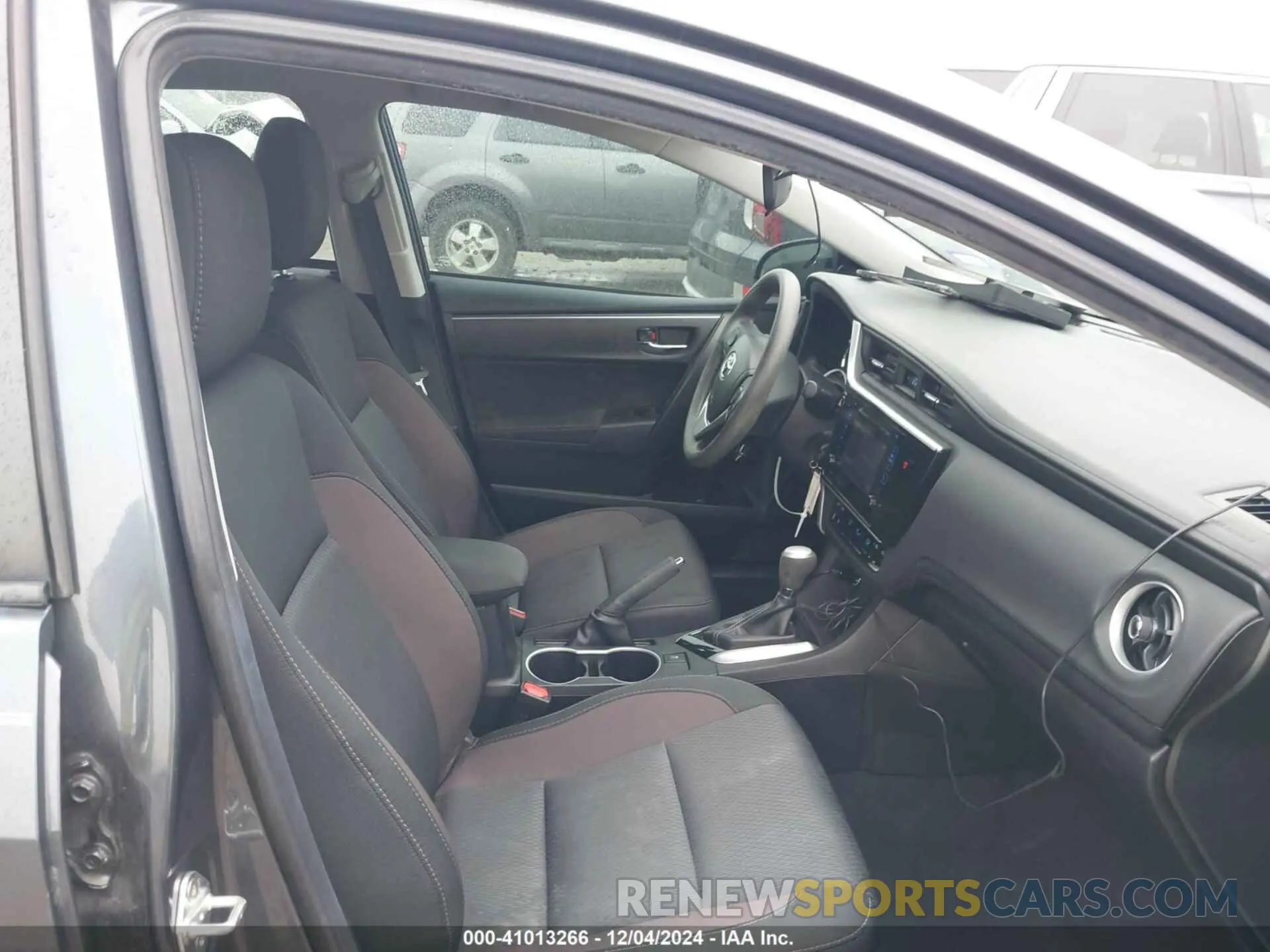 5 Photograph of a damaged car 2T1BURHE3KC219402 TOYOTA COROLLA 2019