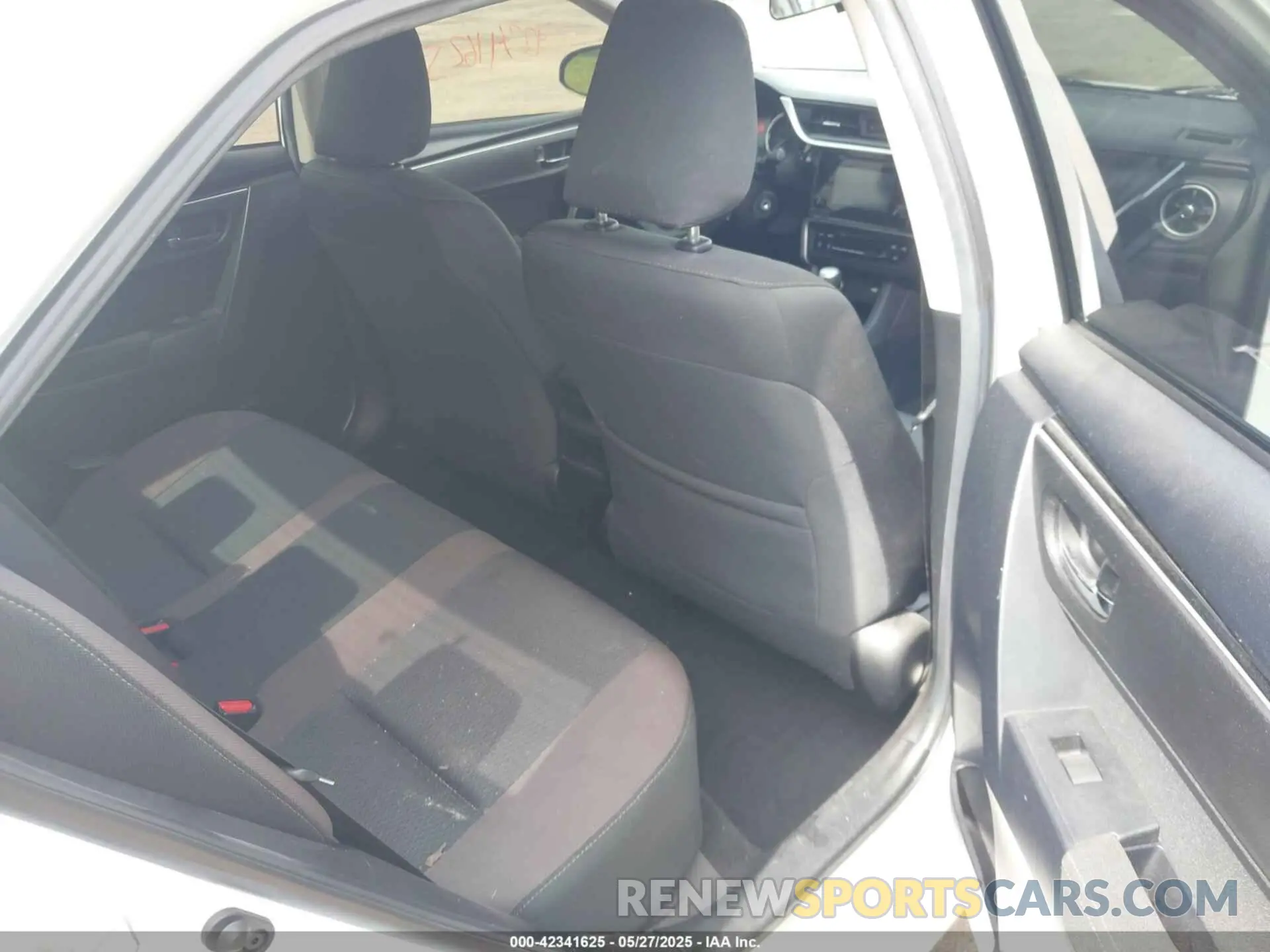 8 Photograph of a damaged car 2T1BURHE3KC221683 TOYOTA COROLLA 2019