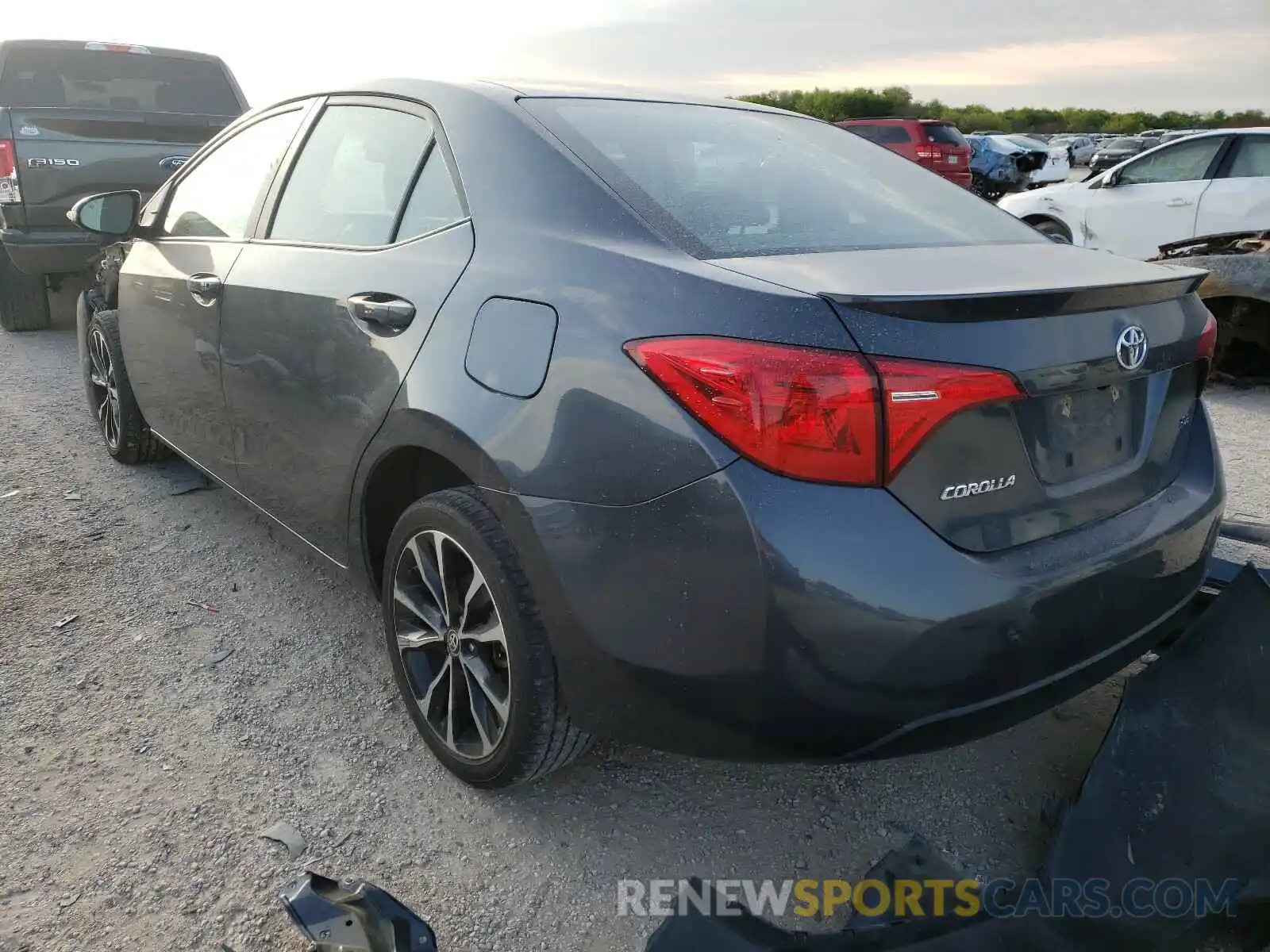 3 Photograph of a damaged car 2T1BURHE3KC230884 TOYOTA COROLLA 2019