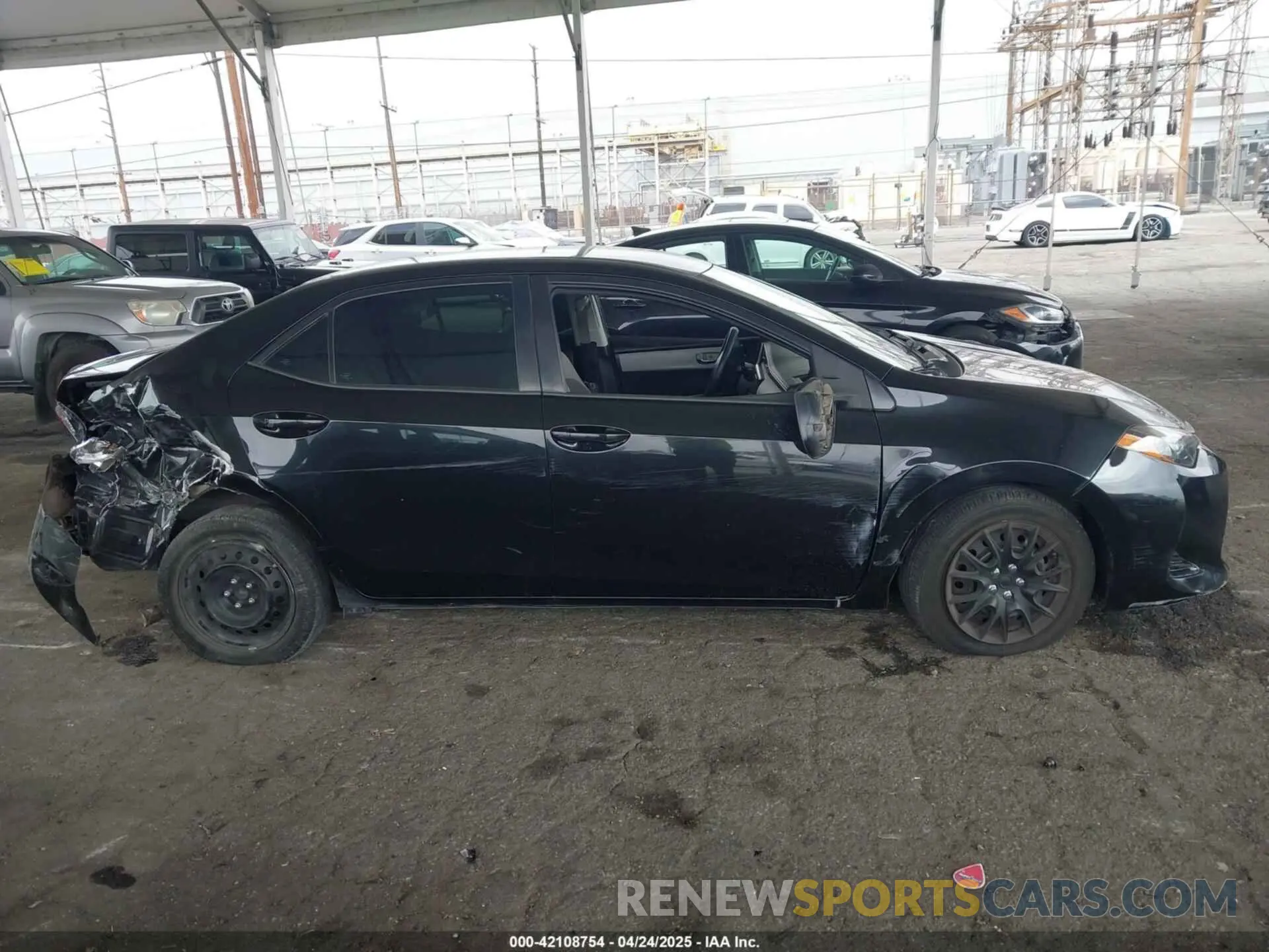 13 Photograph of a damaged car 2T1BURHE3KC233882 TOYOTA COROLLA 2019