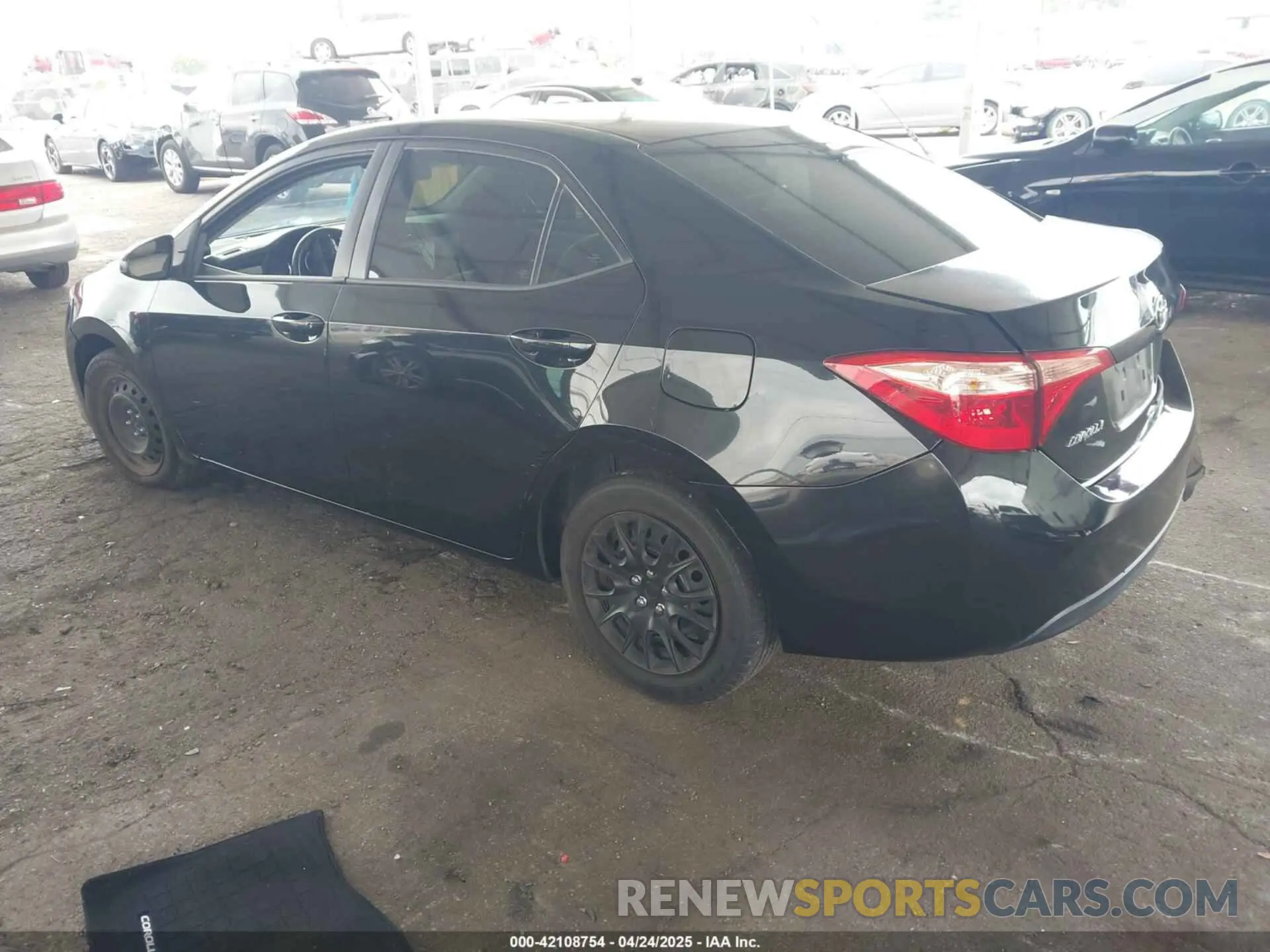 3 Photograph of a damaged car 2T1BURHE3KC233882 TOYOTA COROLLA 2019