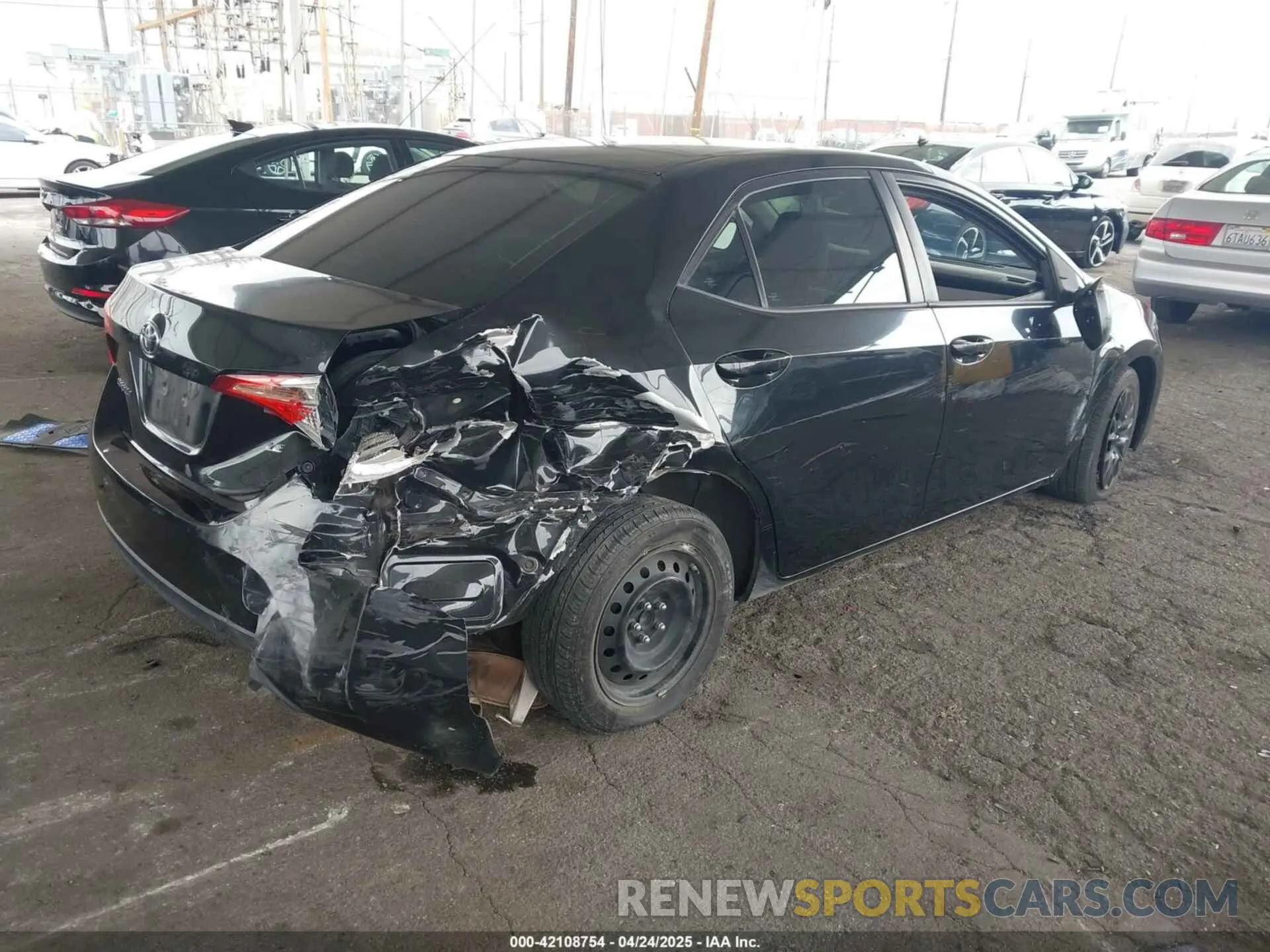 4 Photograph of a damaged car 2T1BURHE3KC233882 TOYOTA COROLLA 2019