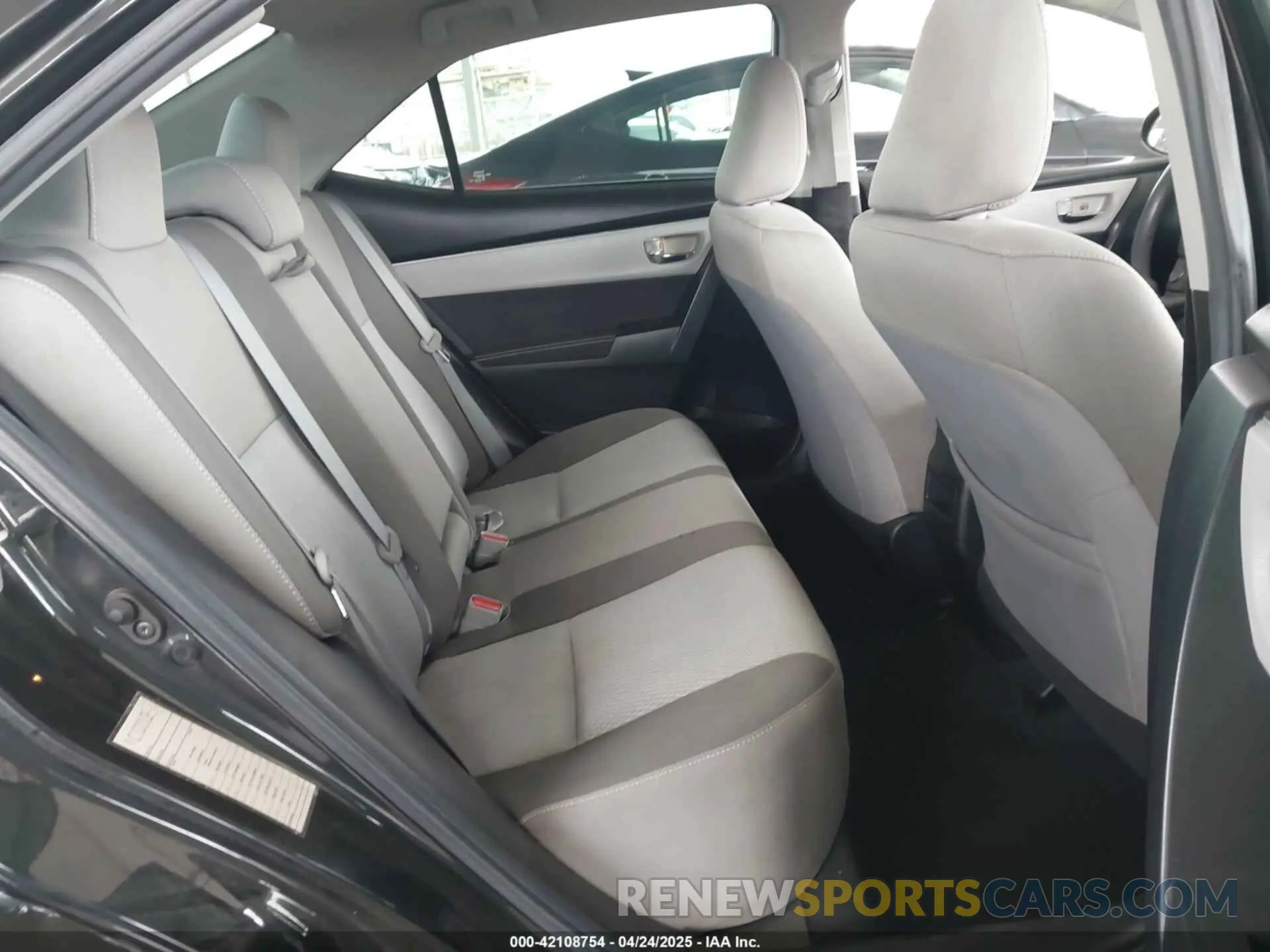 8 Photograph of a damaged car 2T1BURHE3KC233882 TOYOTA COROLLA 2019