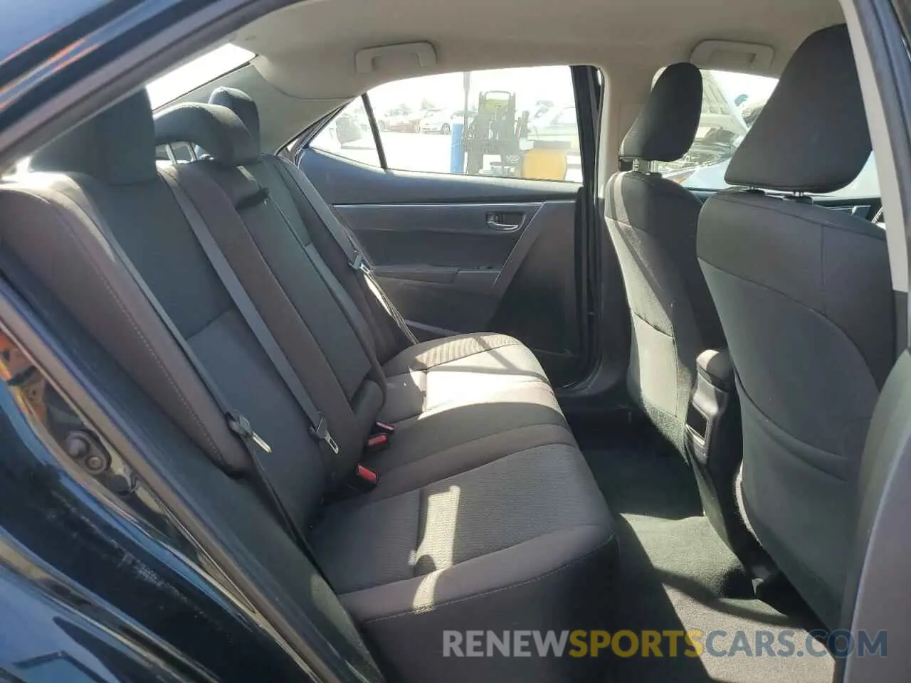 10 Photograph of a damaged car 2T1BURHE4KC126565 TOYOTA COROLLA 2019