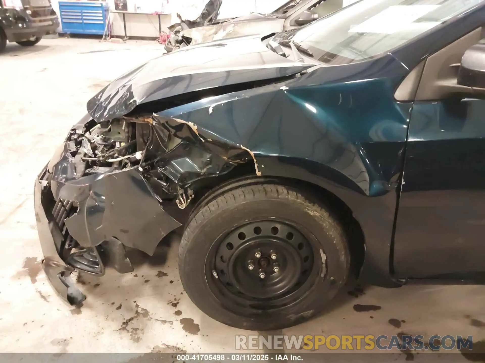 18 Photograph of a damaged car 2T1BURHE4KC129627 TOYOTA COROLLA 2019