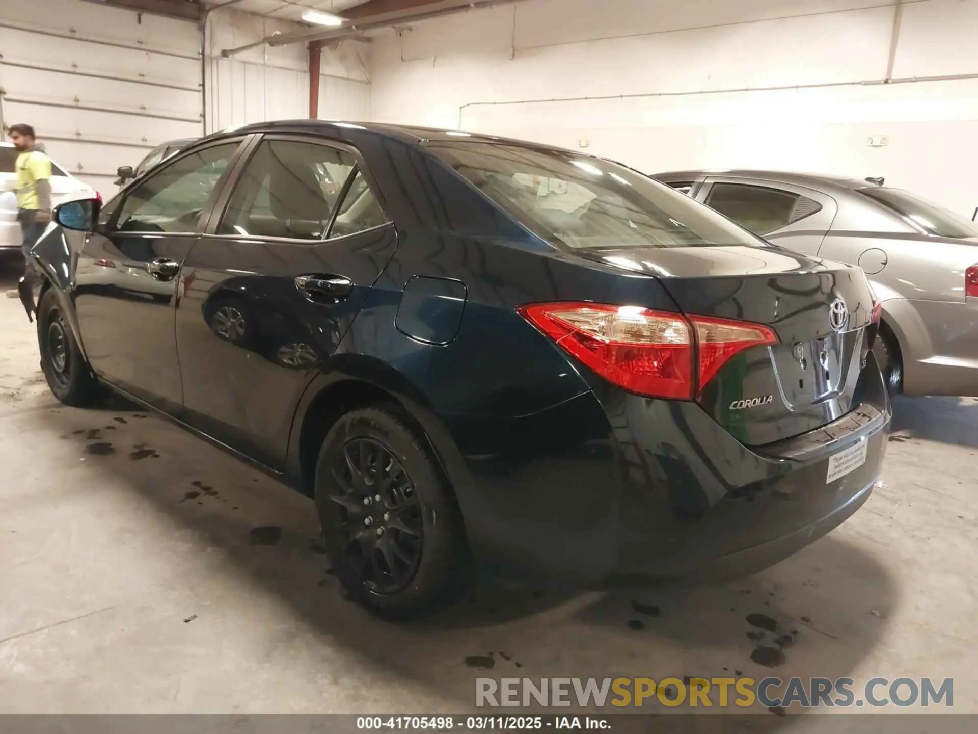 3 Photograph of a damaged car 2T1BURHE4KC129627 TOYOTA COROLLA 2019